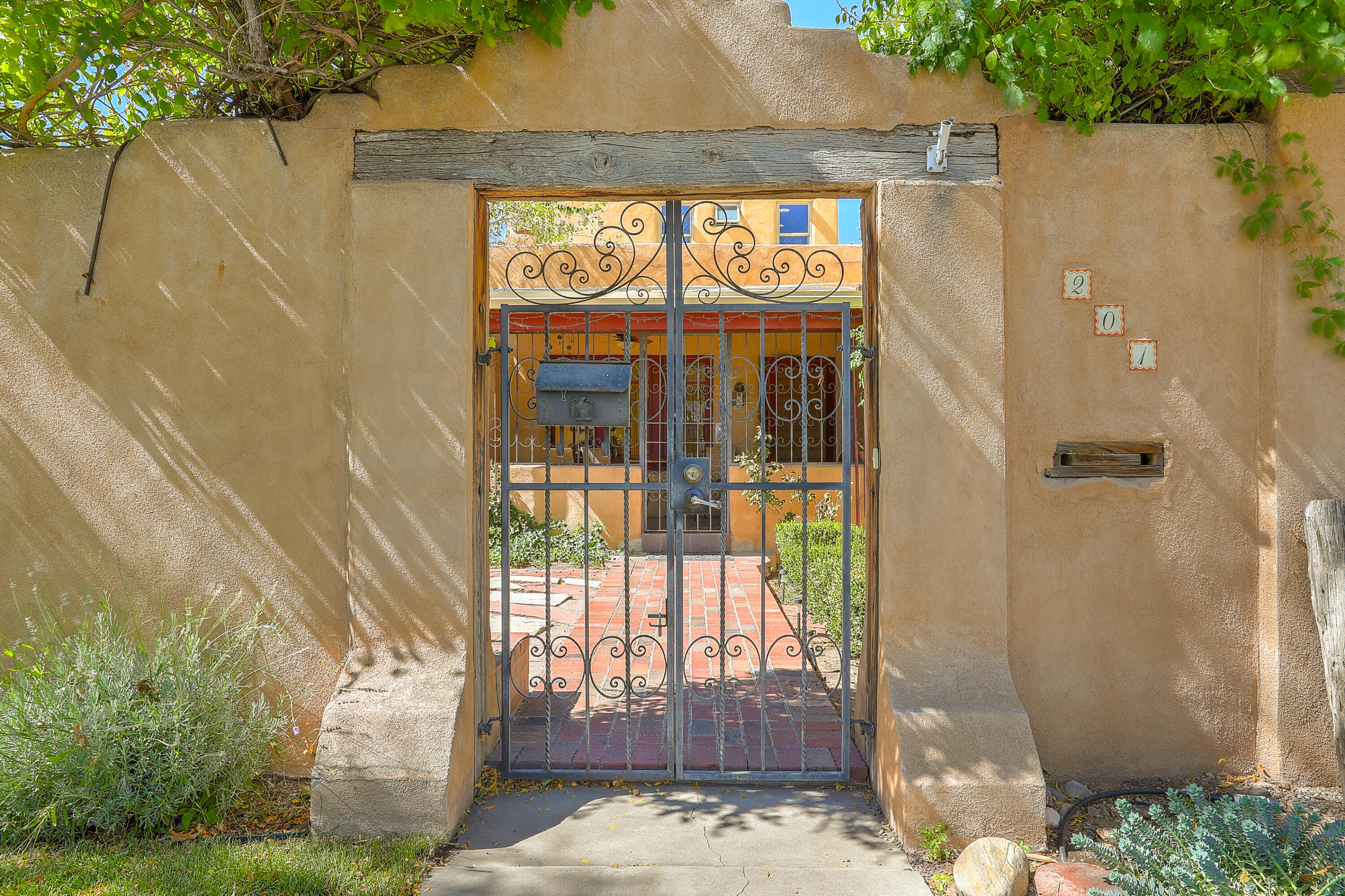 201 Richmond Drive SE