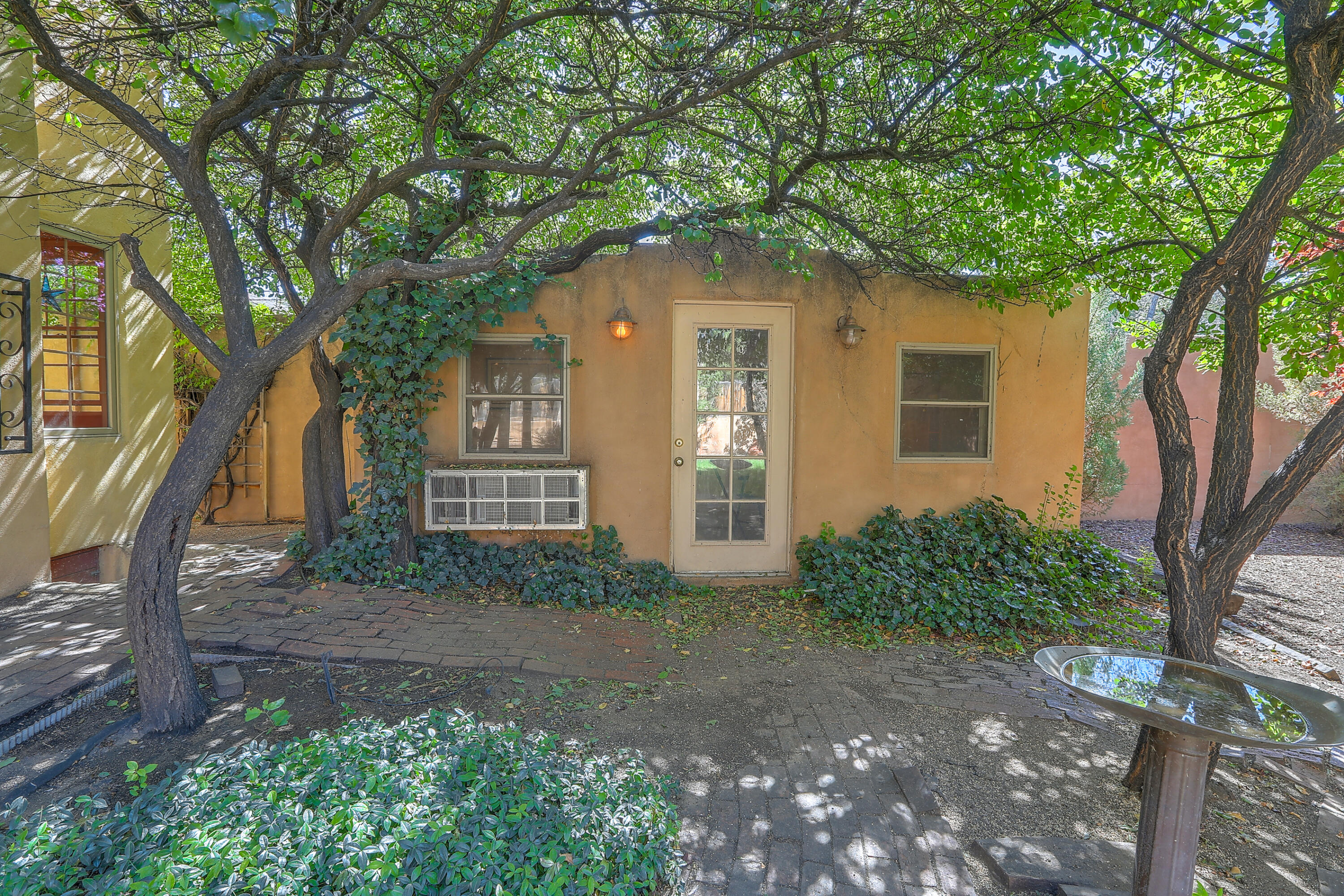 201 Richmond Drive SE