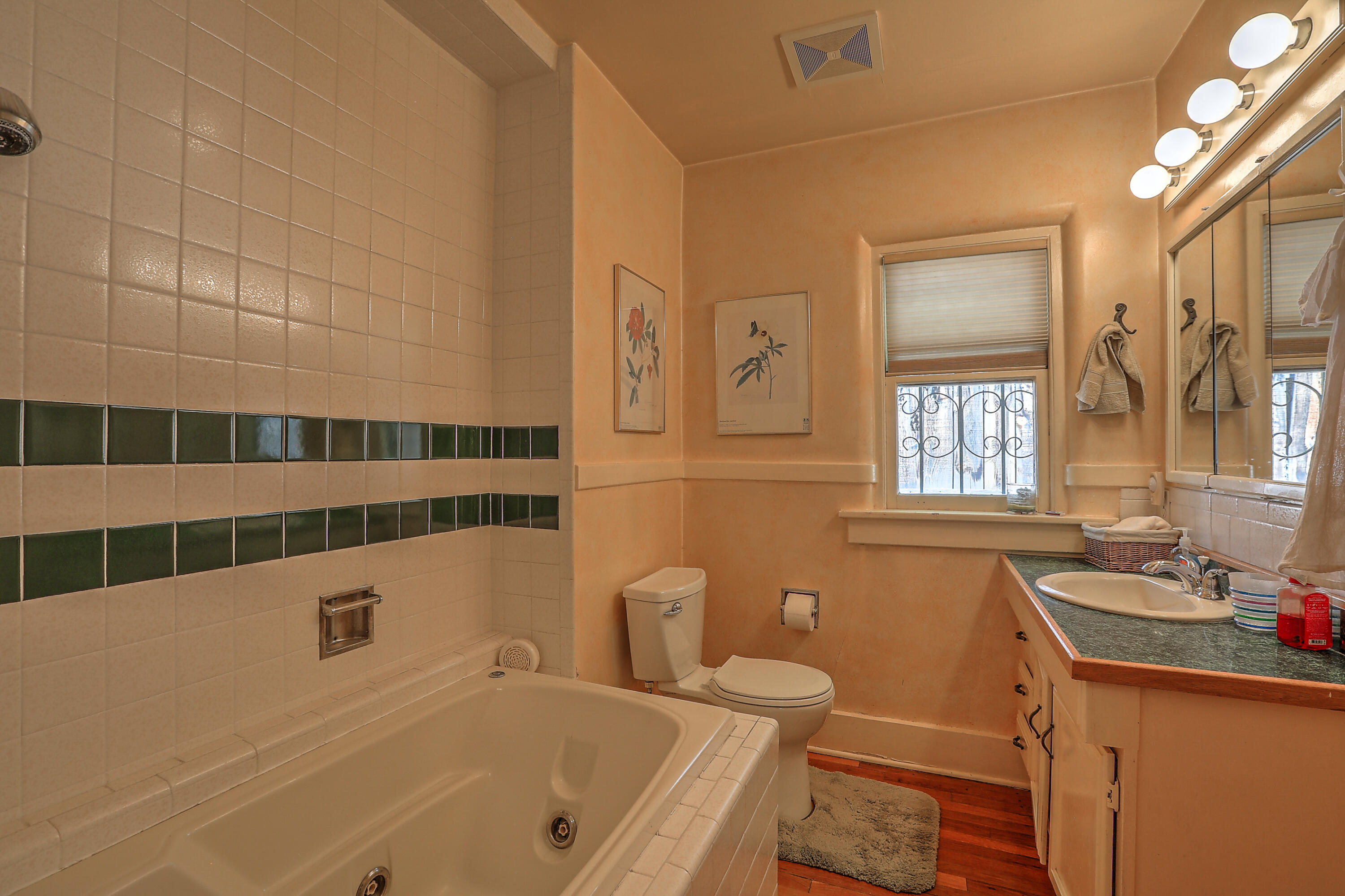 201 Richmond Drive SE