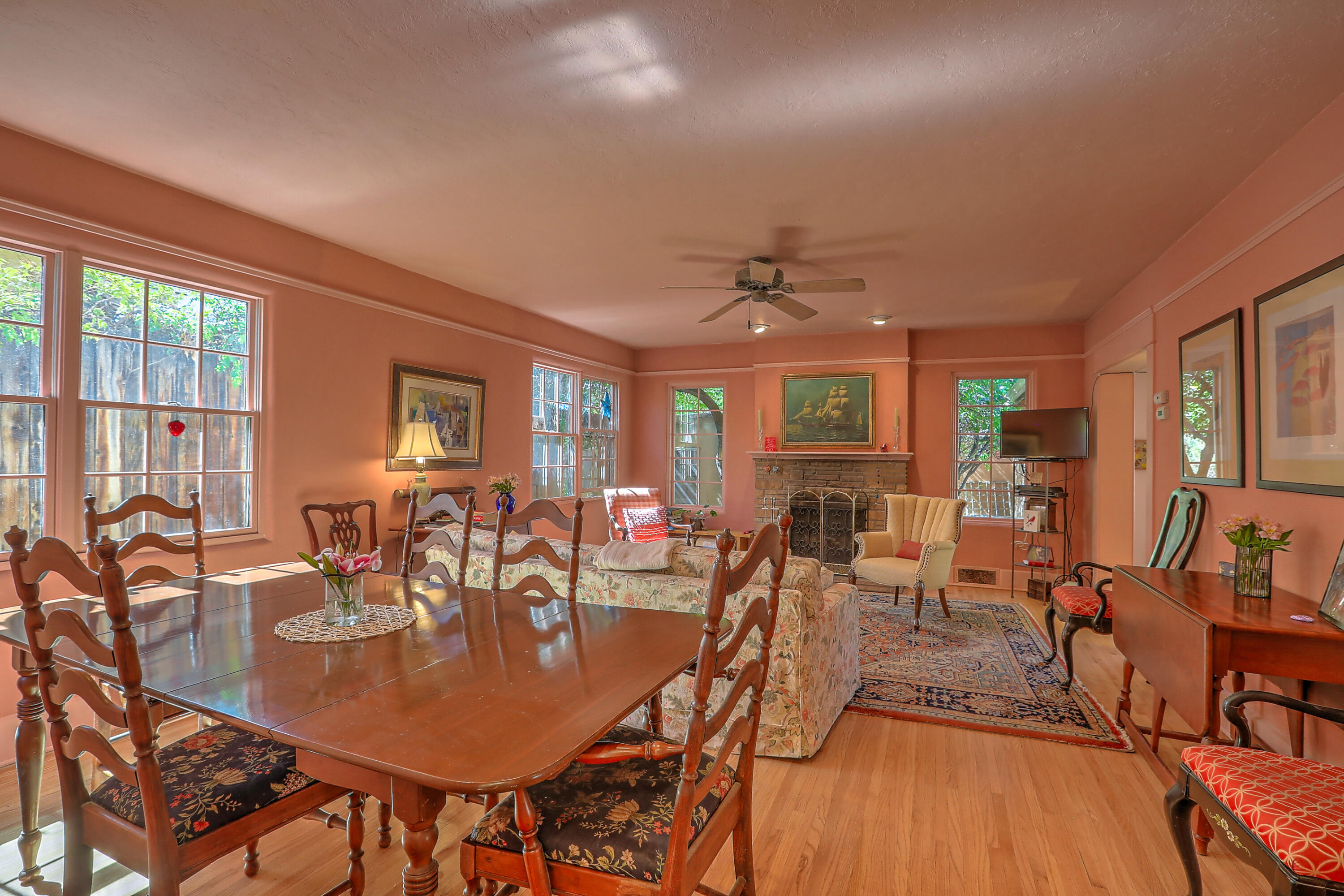 201 Richmond Drive SE