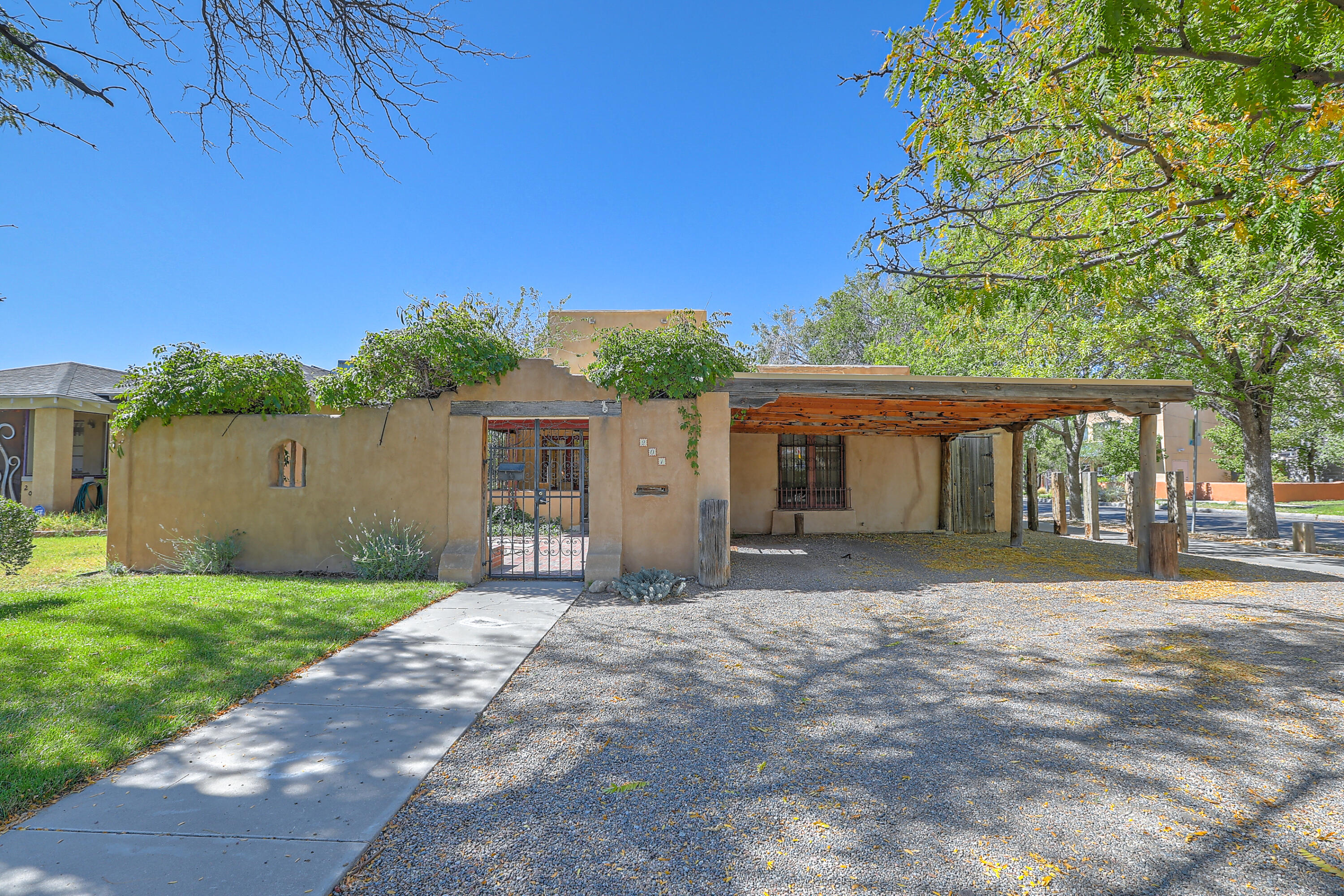 201 Richmond Drive SE