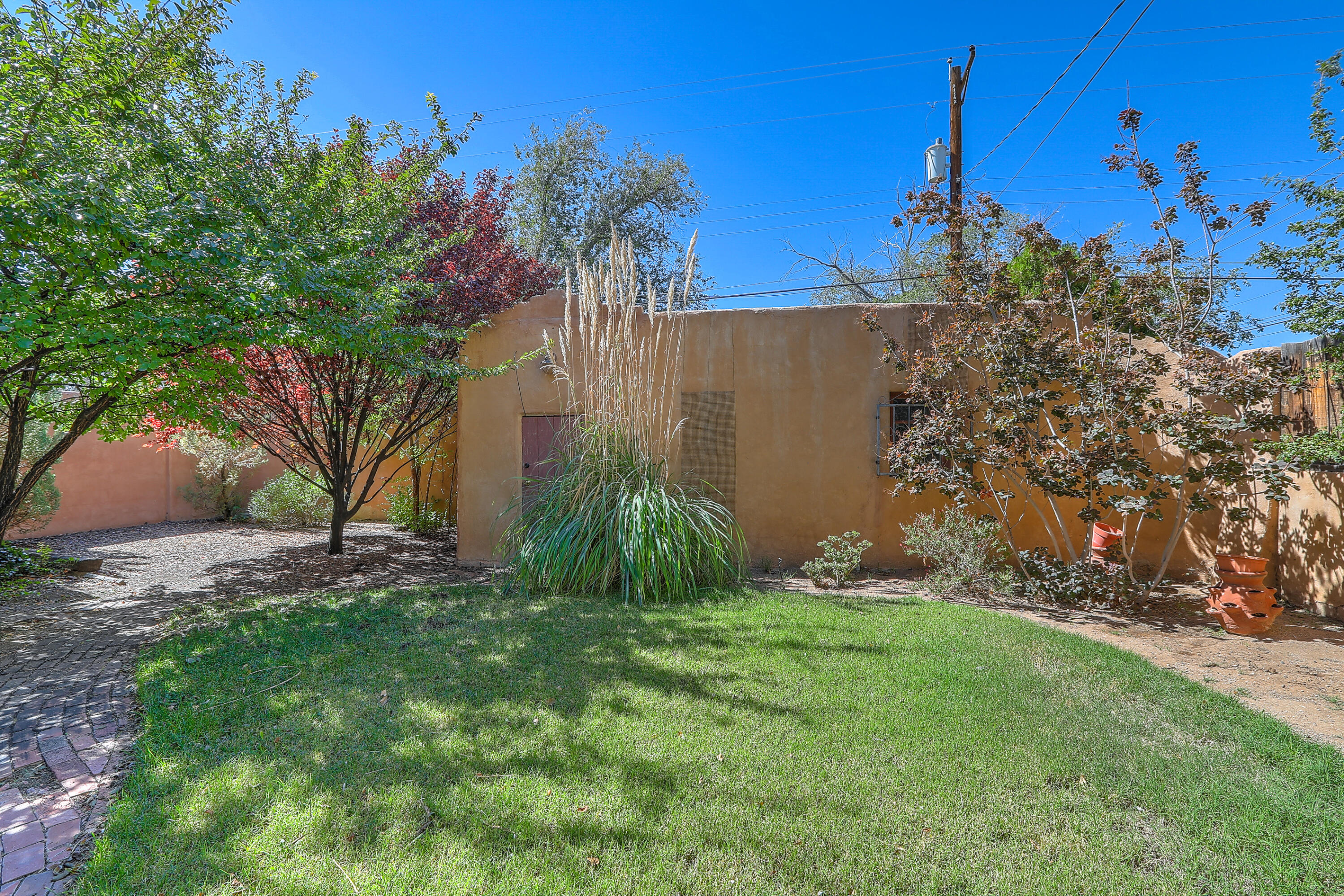 201 Richmond Drive SE