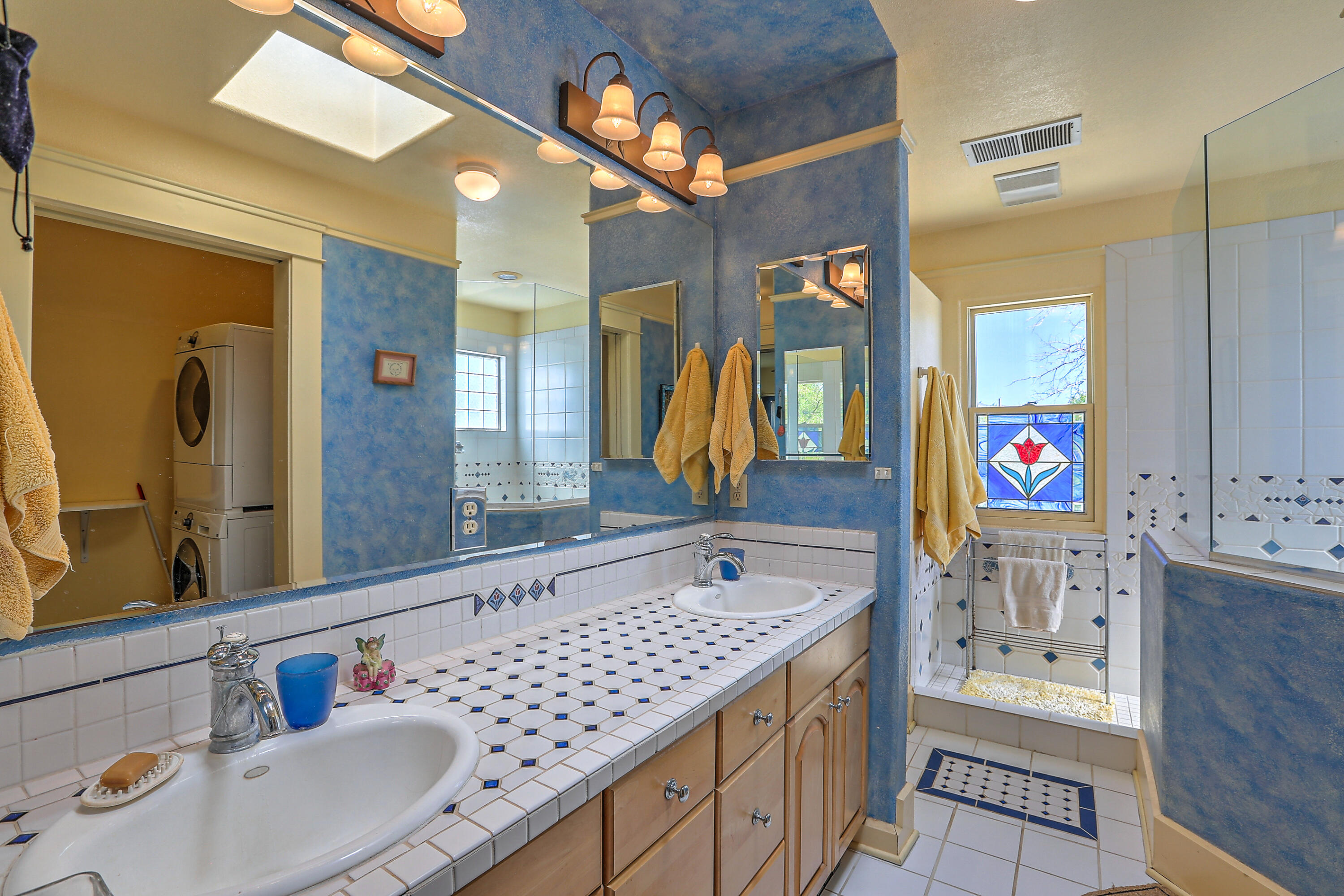 201 Richmond Drive SE