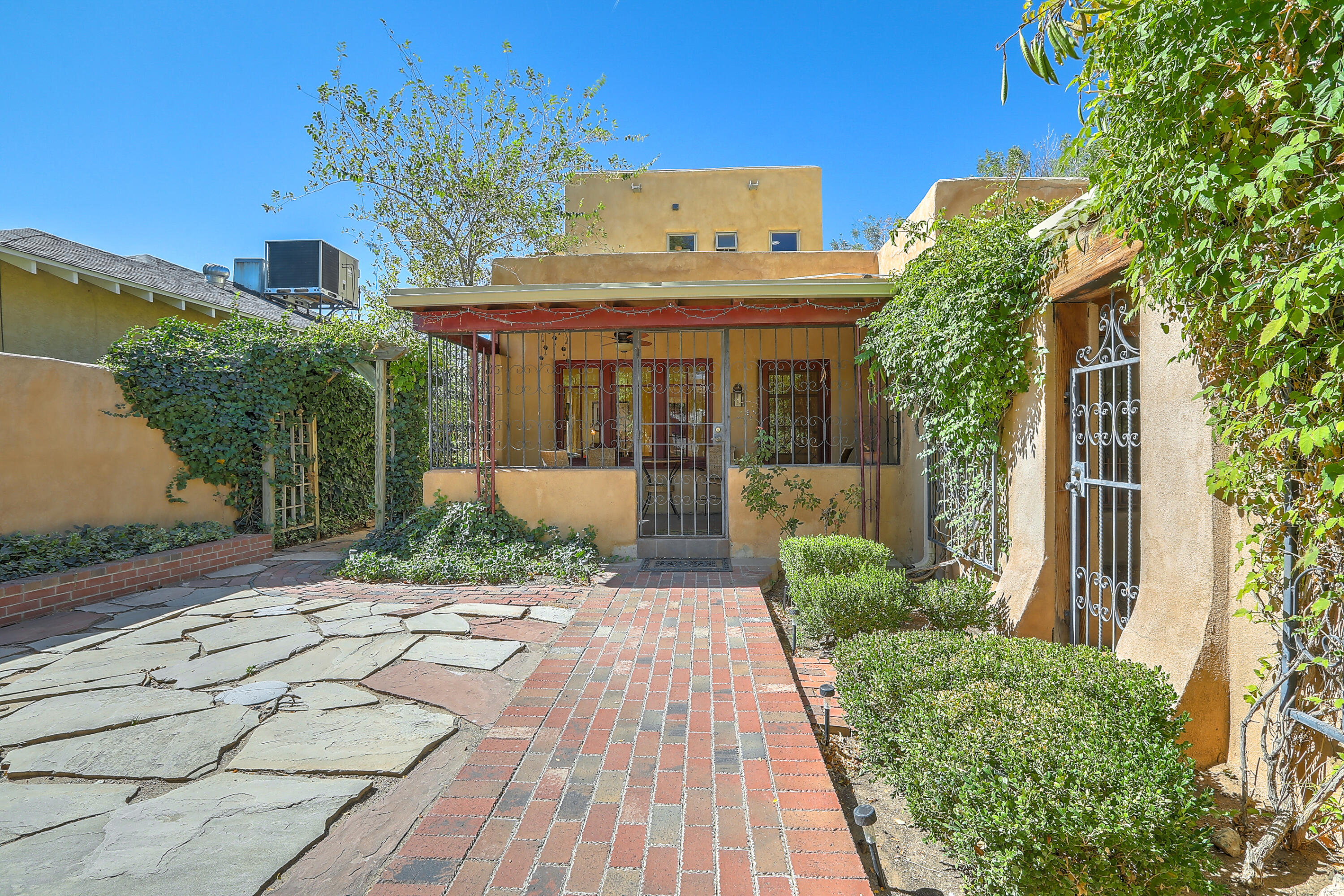 201 Richmond Drive SE