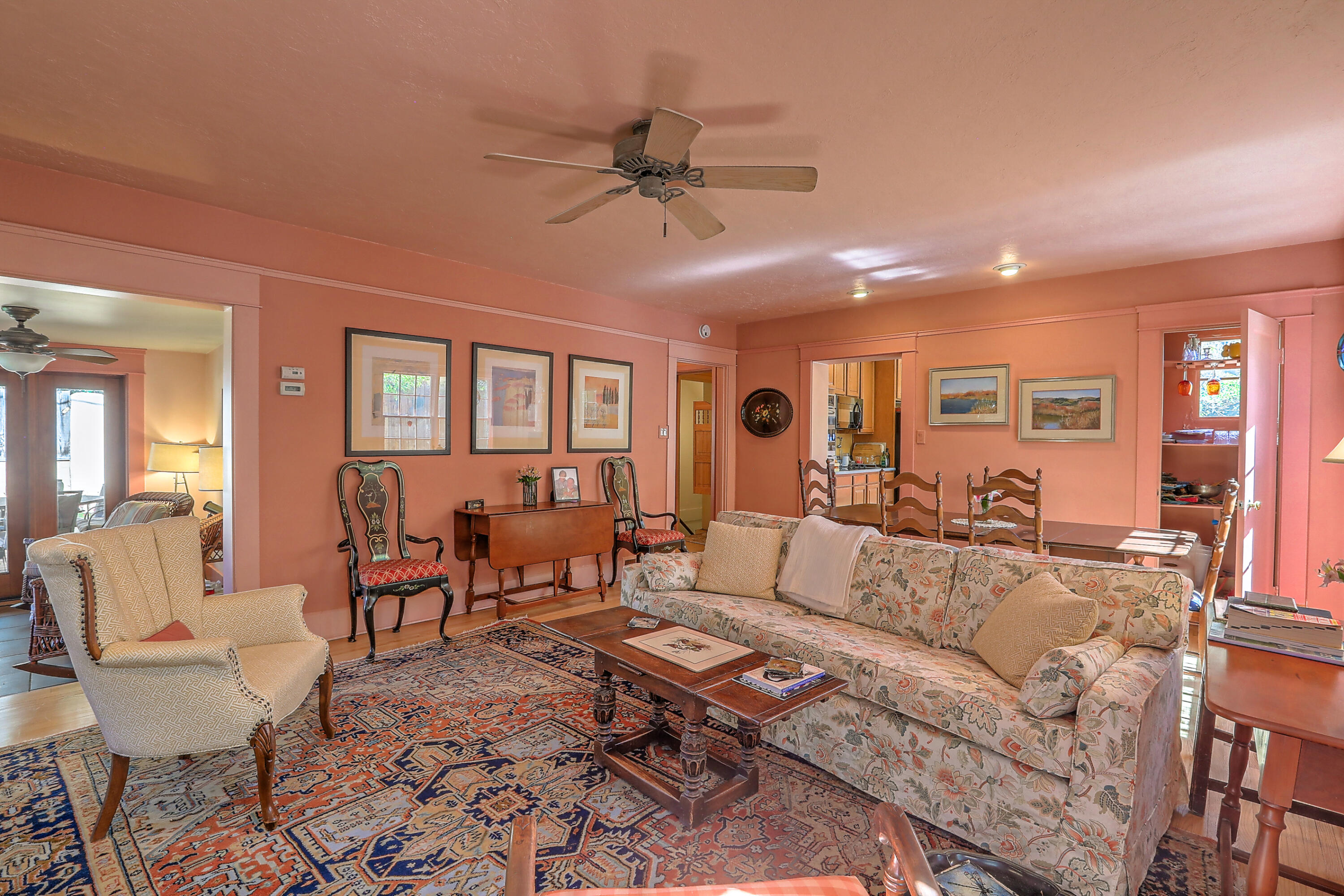 201 Richmond Drive SE