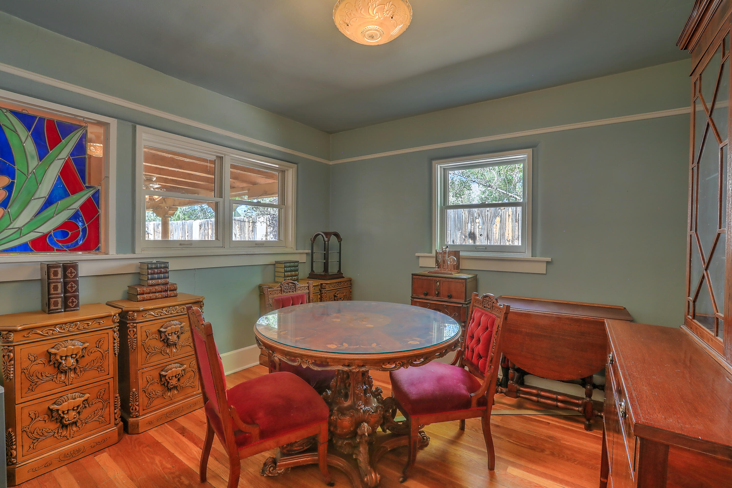 201 Richmond Drive SE