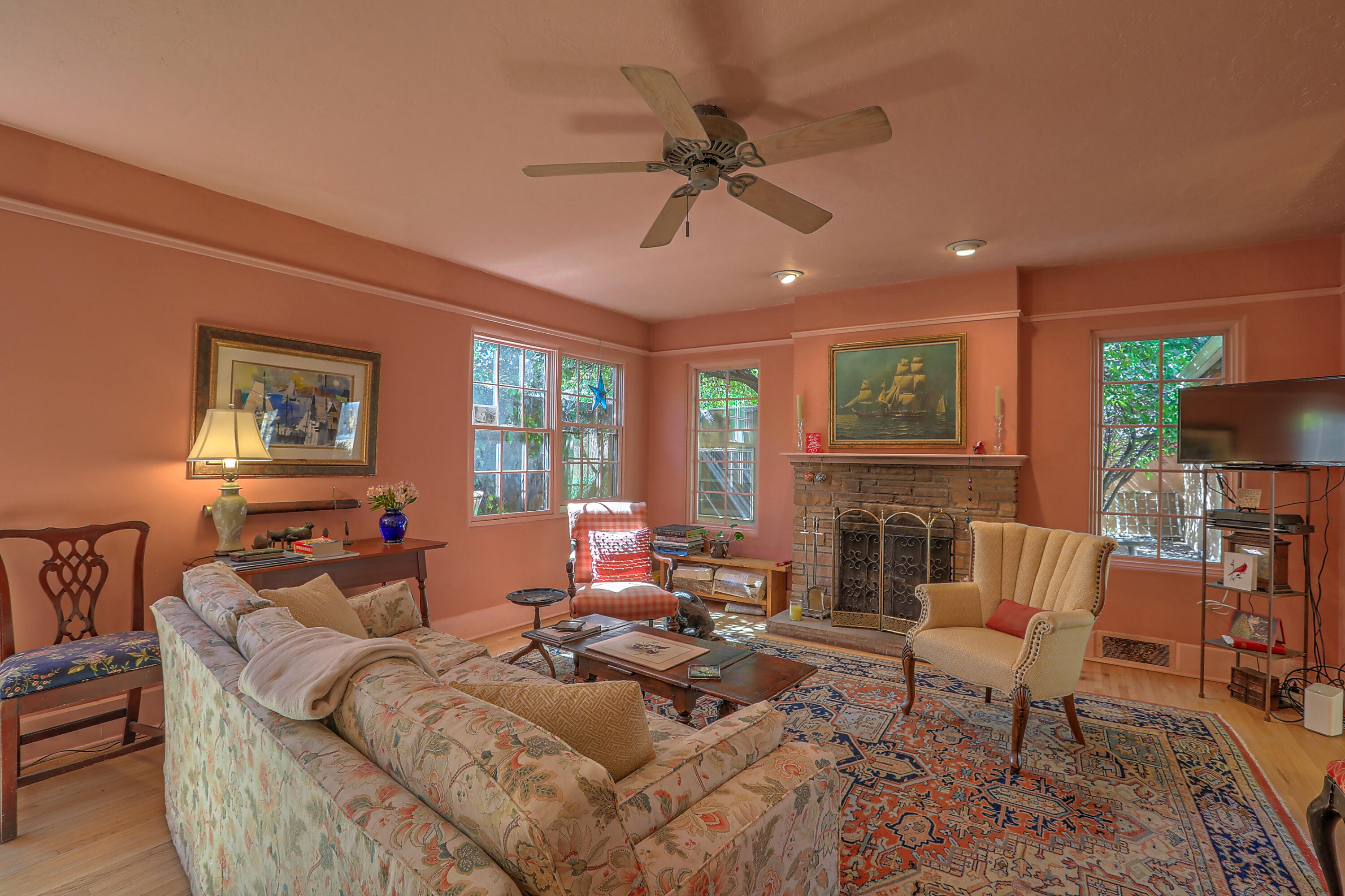 201 Richmond Drive SE