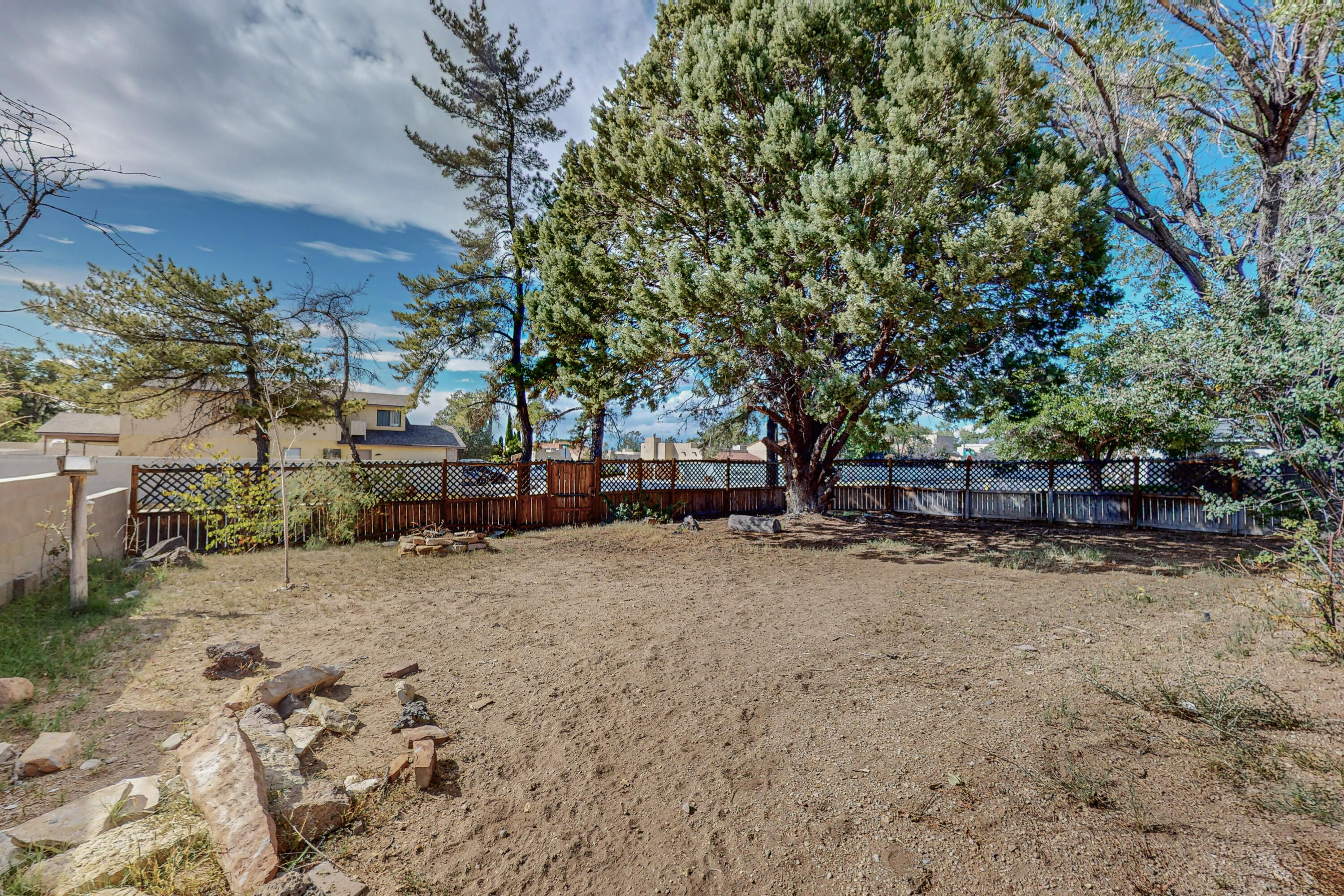 11000 Mahlon Avenue NE