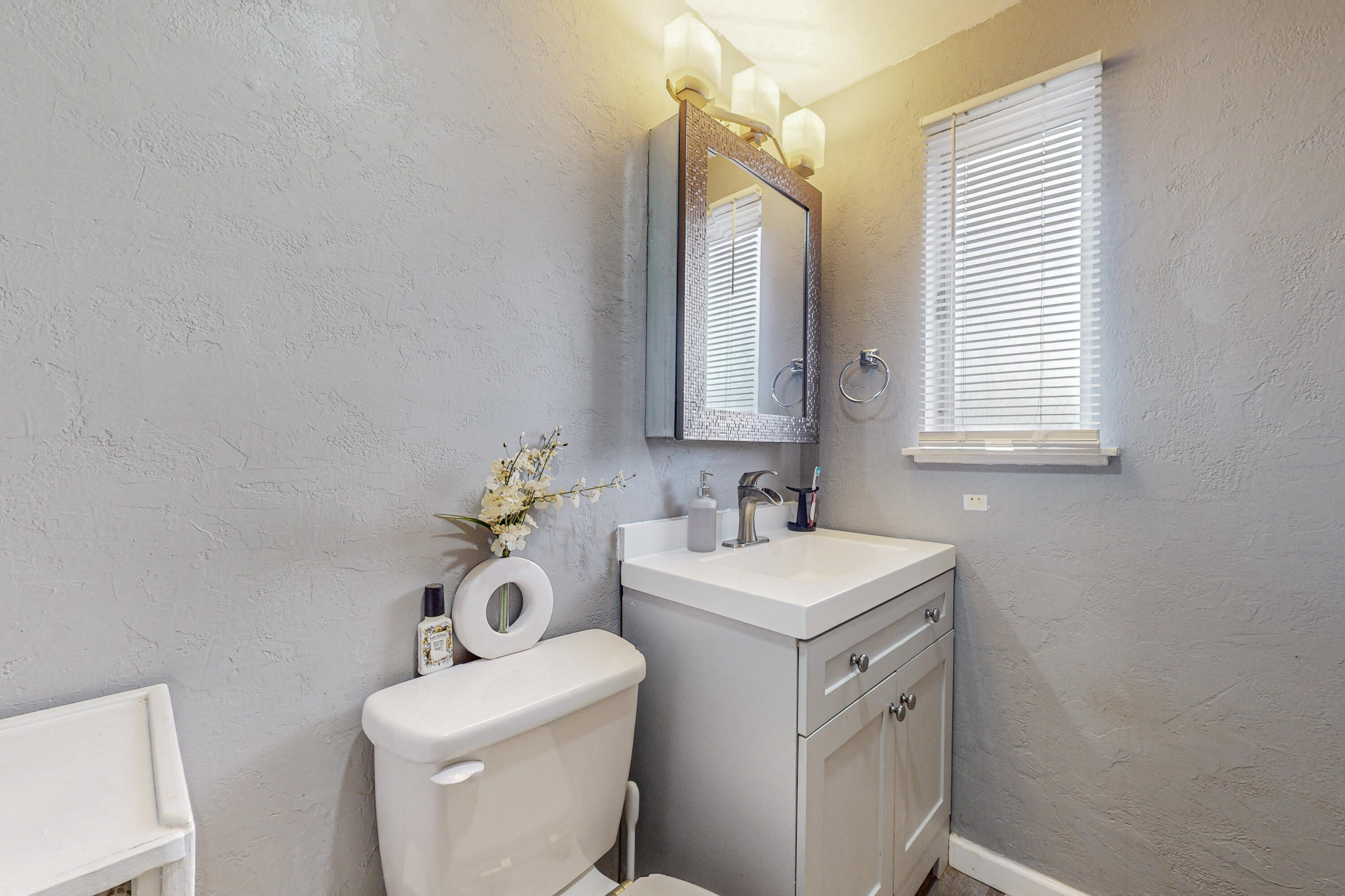 11000 Mahlon Avenue NE