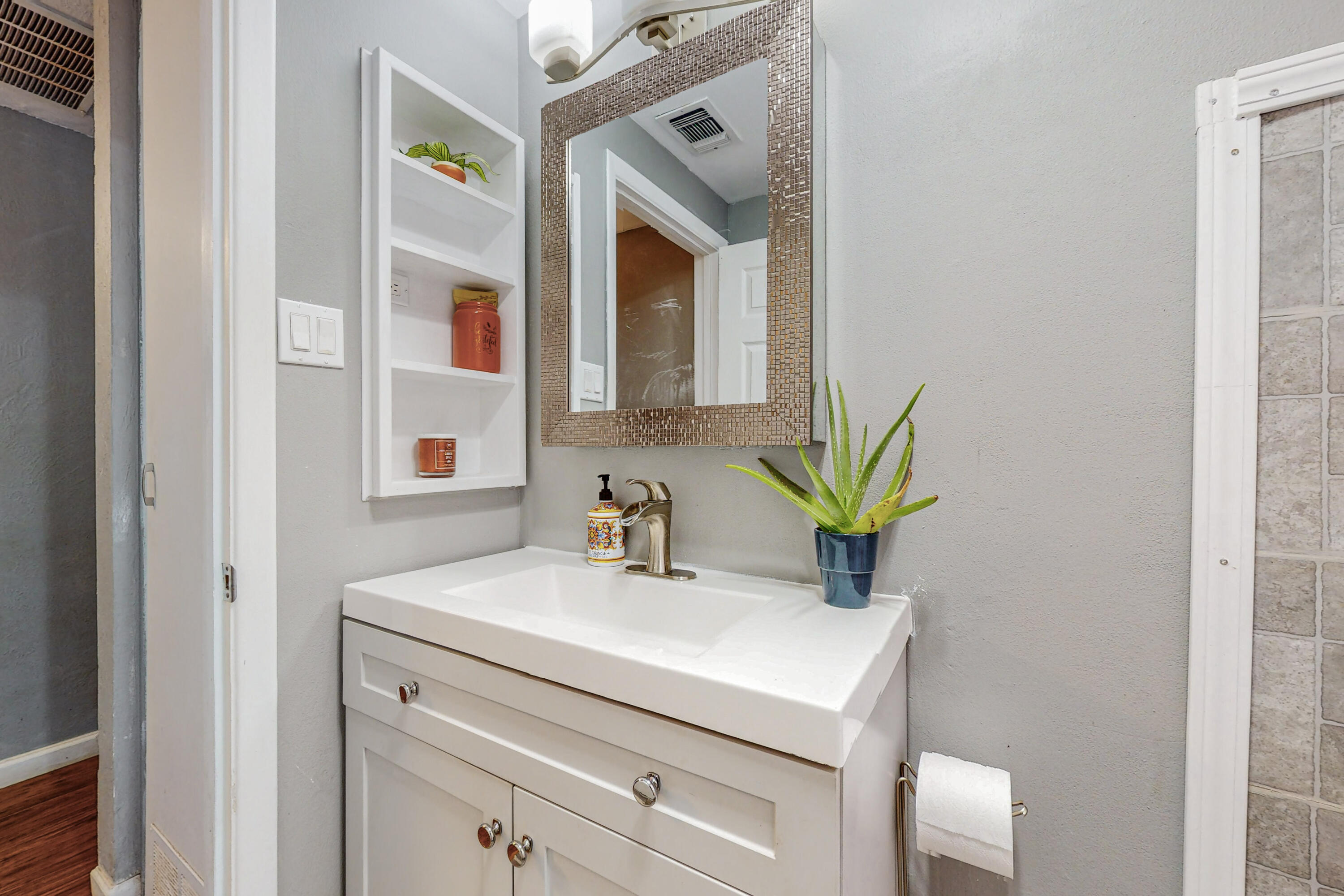 11000 Mahlon Avenue NE