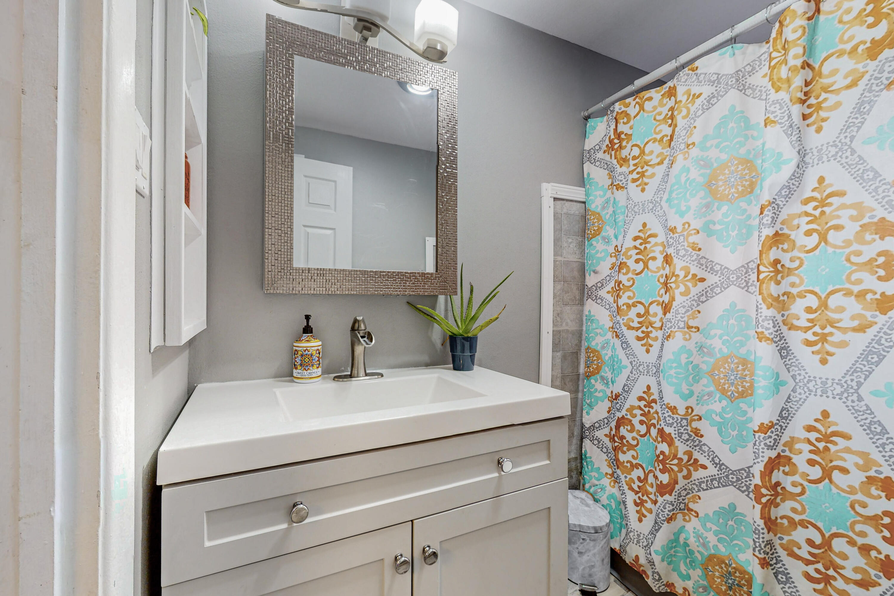 11000 Mahlon Avenue NE