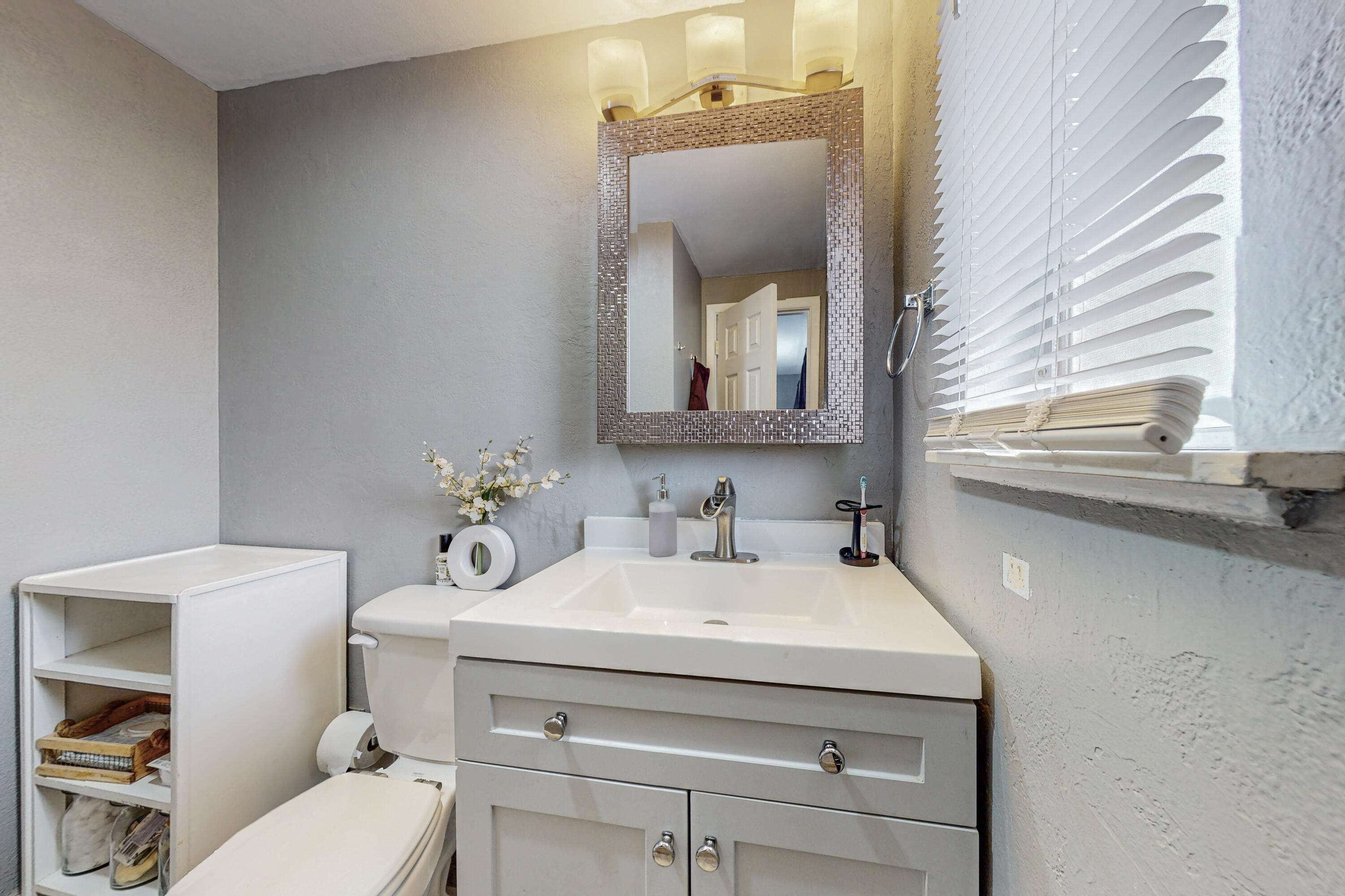 11000 Mahlon Avenue NE