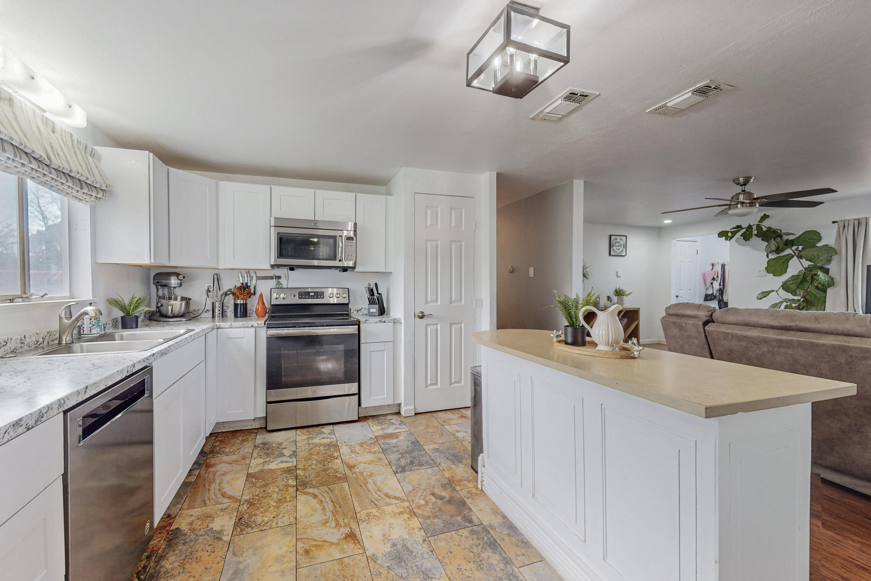 11000 Mahlon Avenue NE