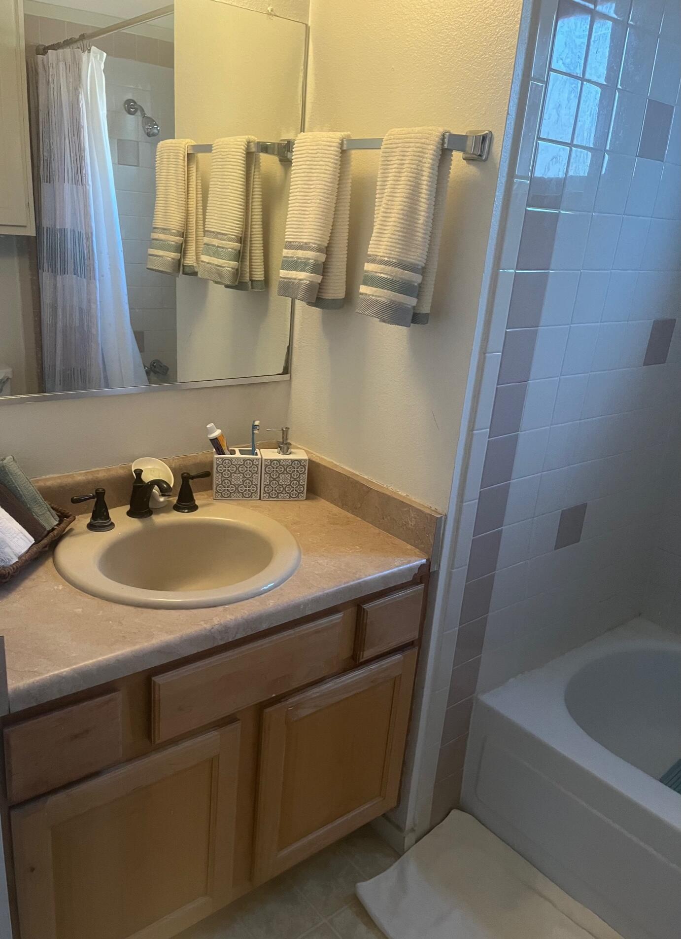 563 Star Villa Circle SE