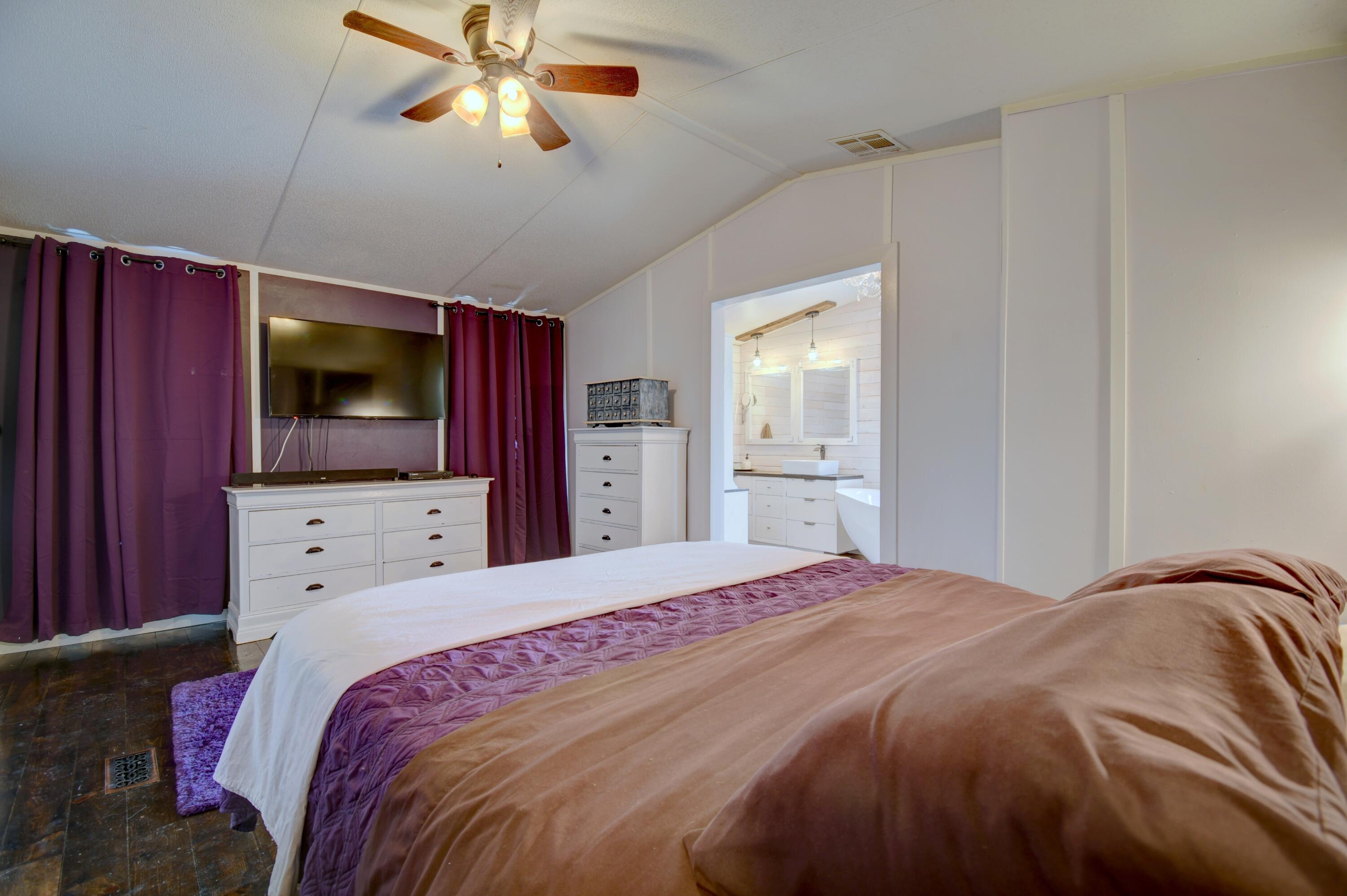 5045 Cerritos Avenue