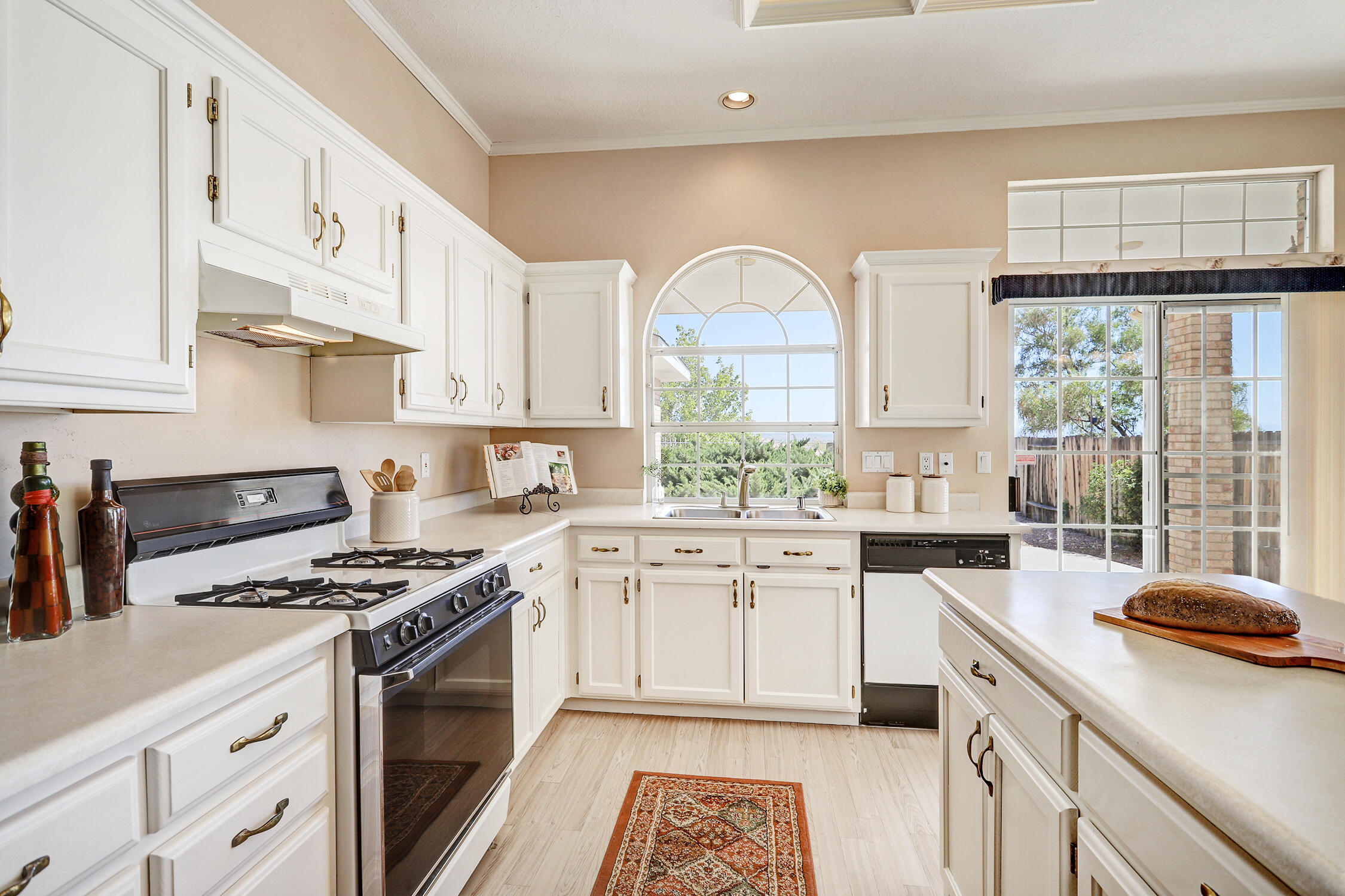 9208 Saguaro Street NW