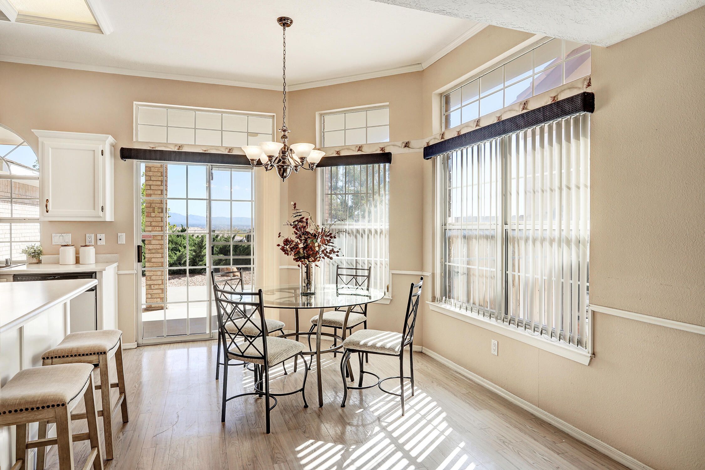 9208 Saguaro Street NW