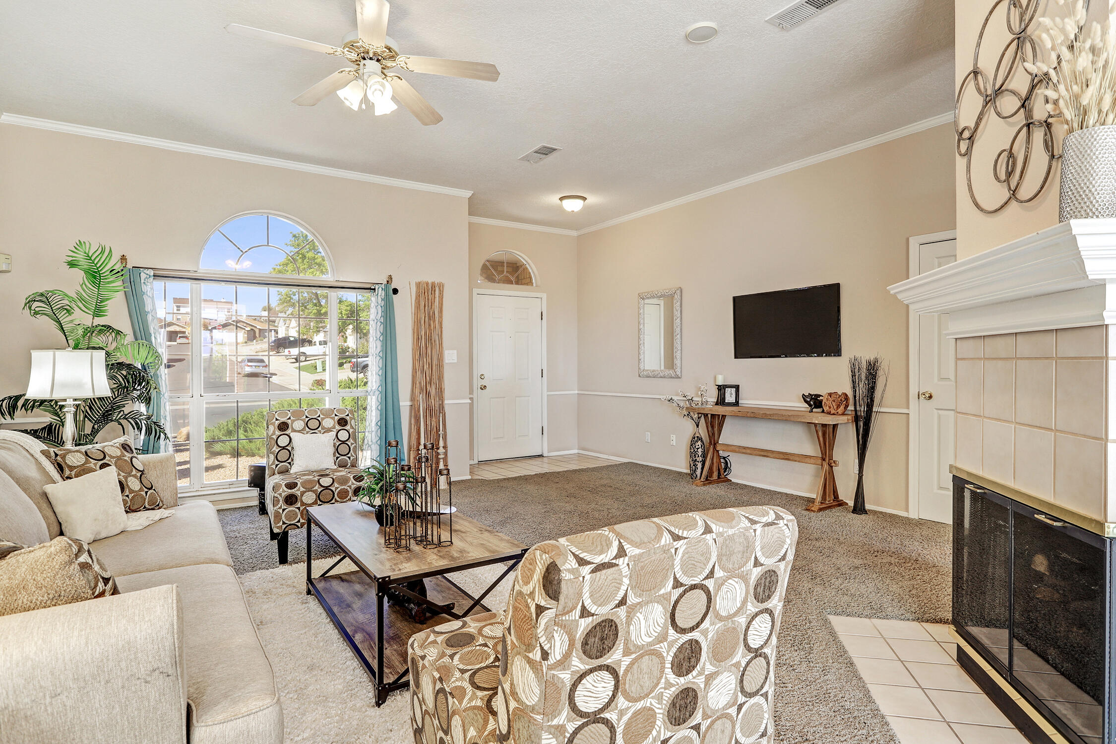 9208 Saguaro Street NW