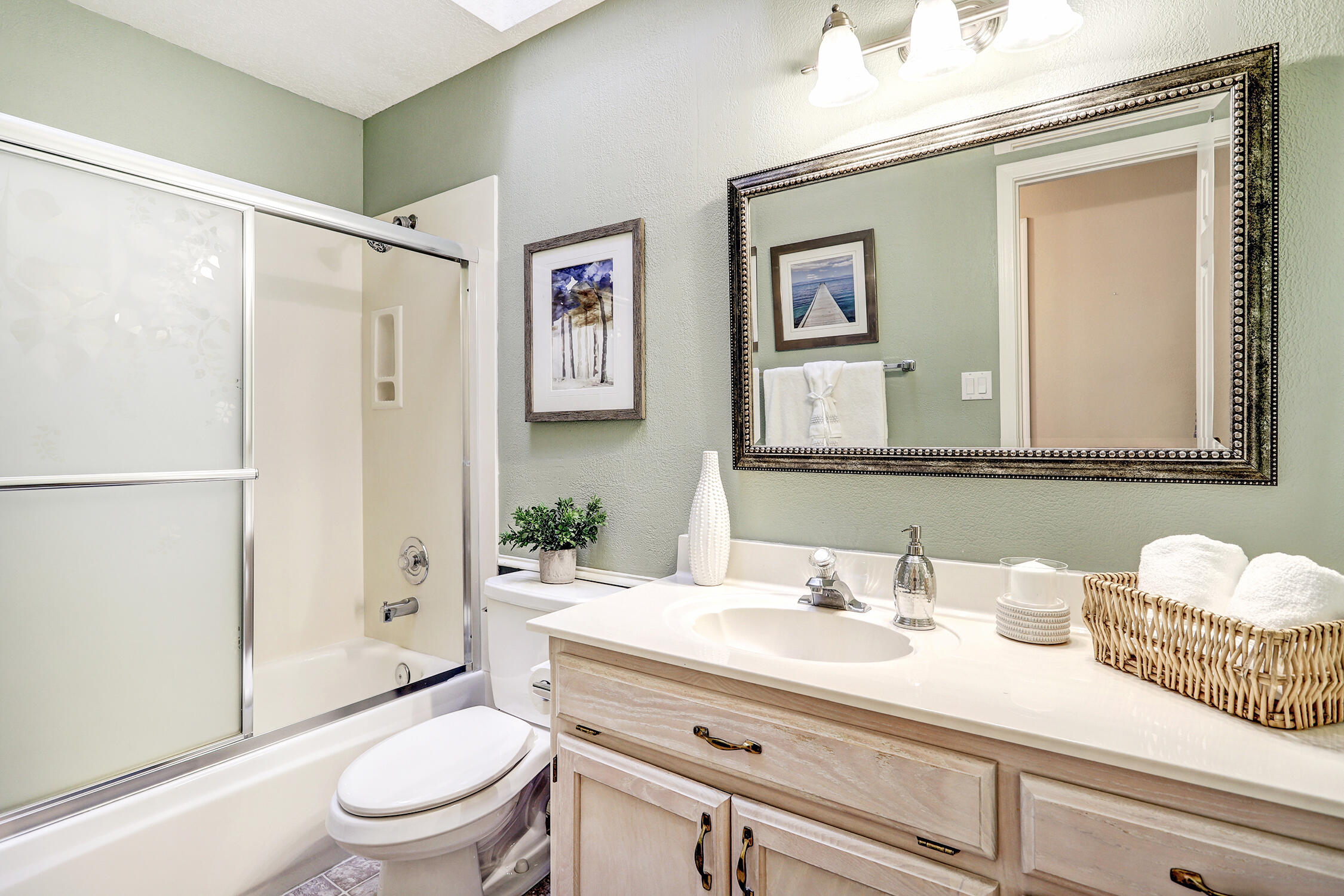 9208 Saguaro Street NW