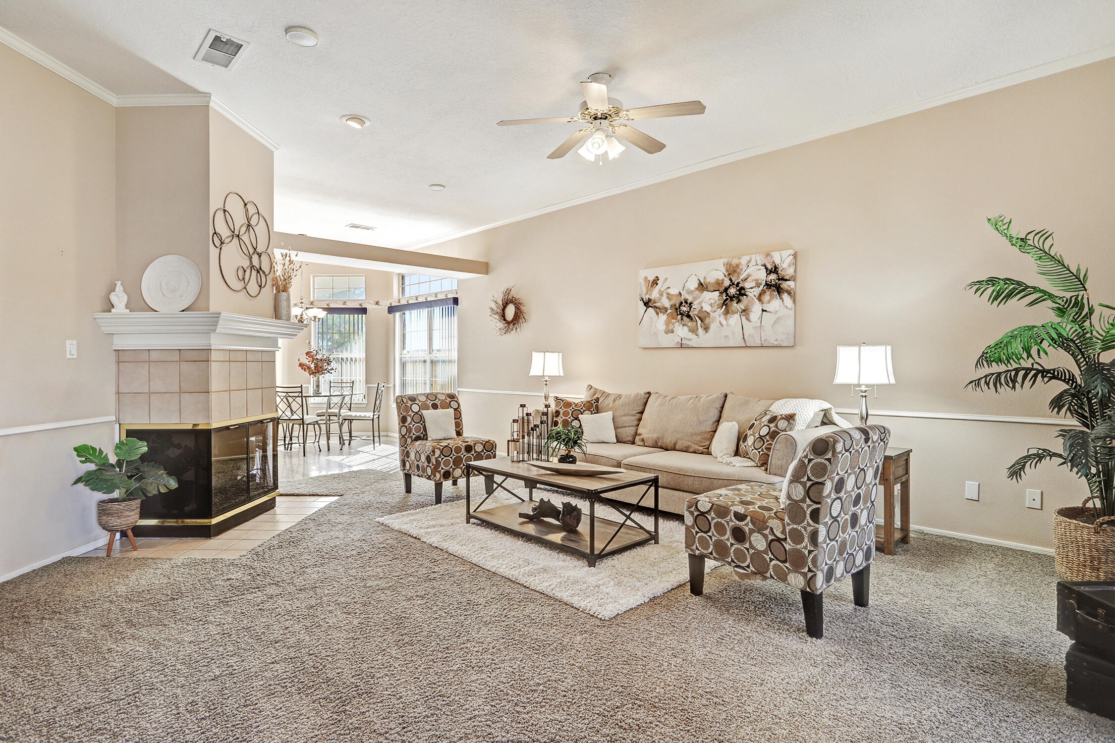 9208 Saguaro Street NW