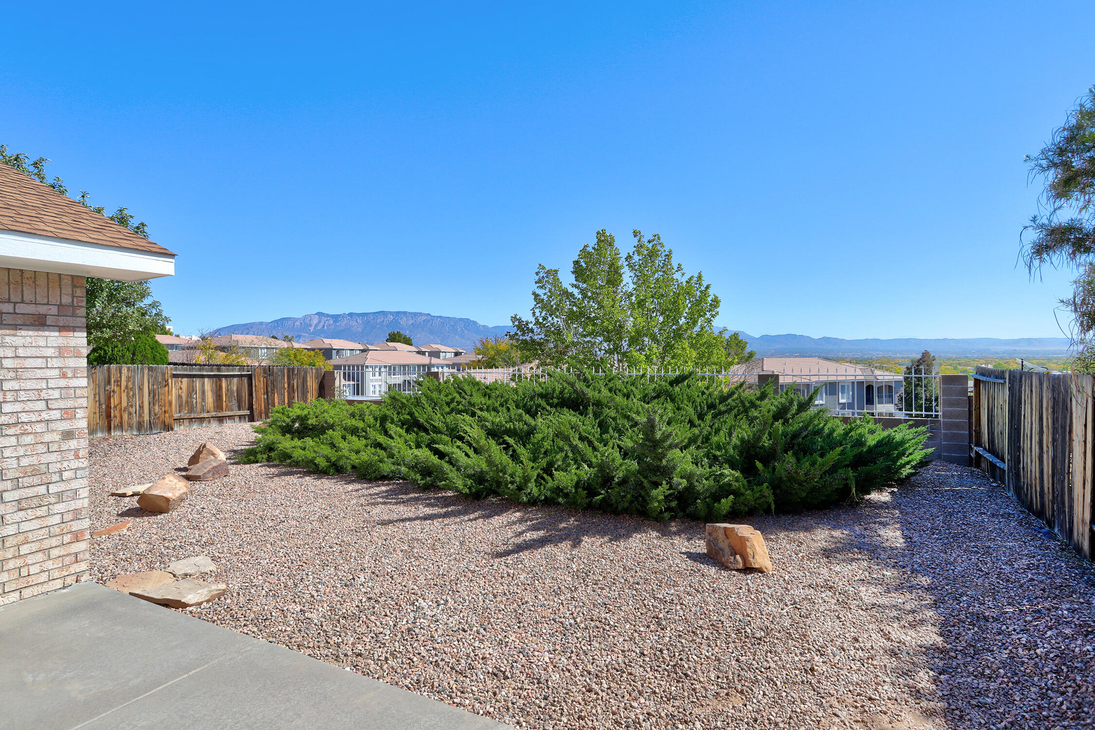 9208 Saguaro Street NW