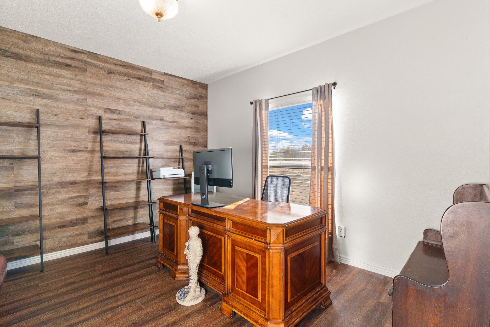 8324 Calle Primera NW