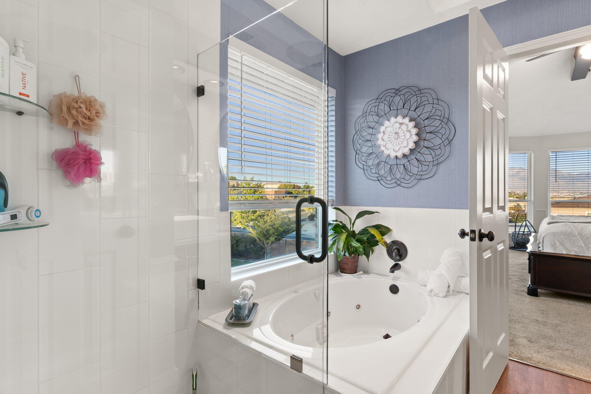 8324 Calle Primera NW