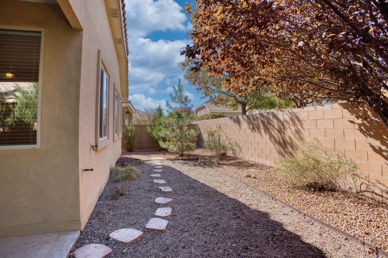 863 Golden Yarrow Trail