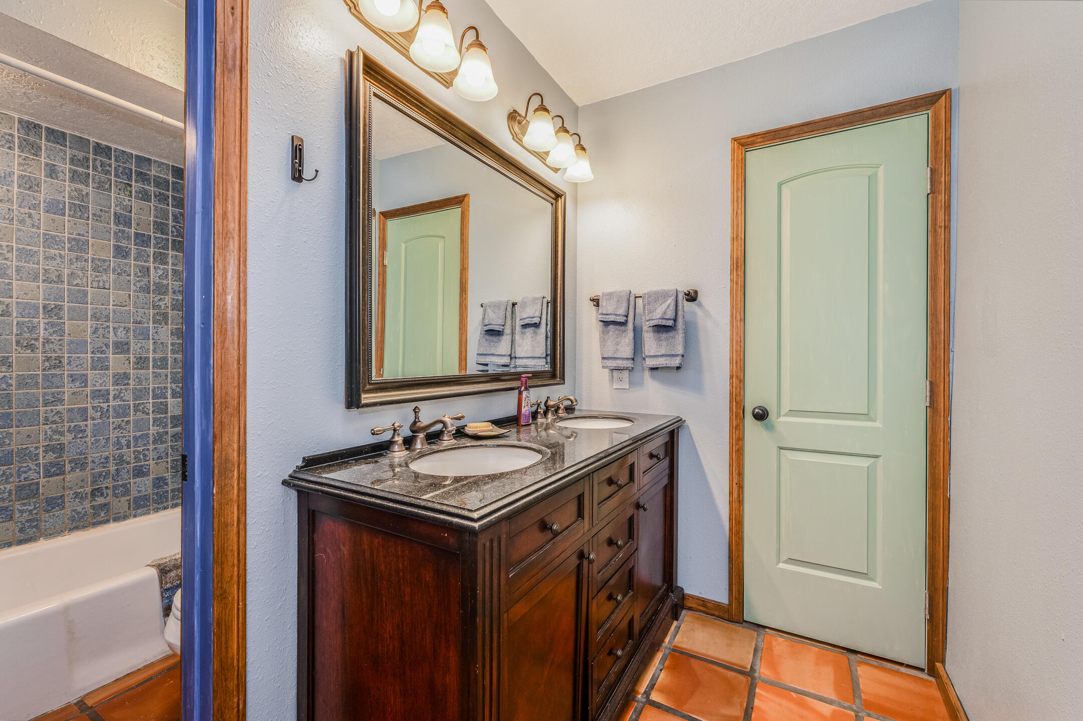 911 Palmas Altas Drive SE