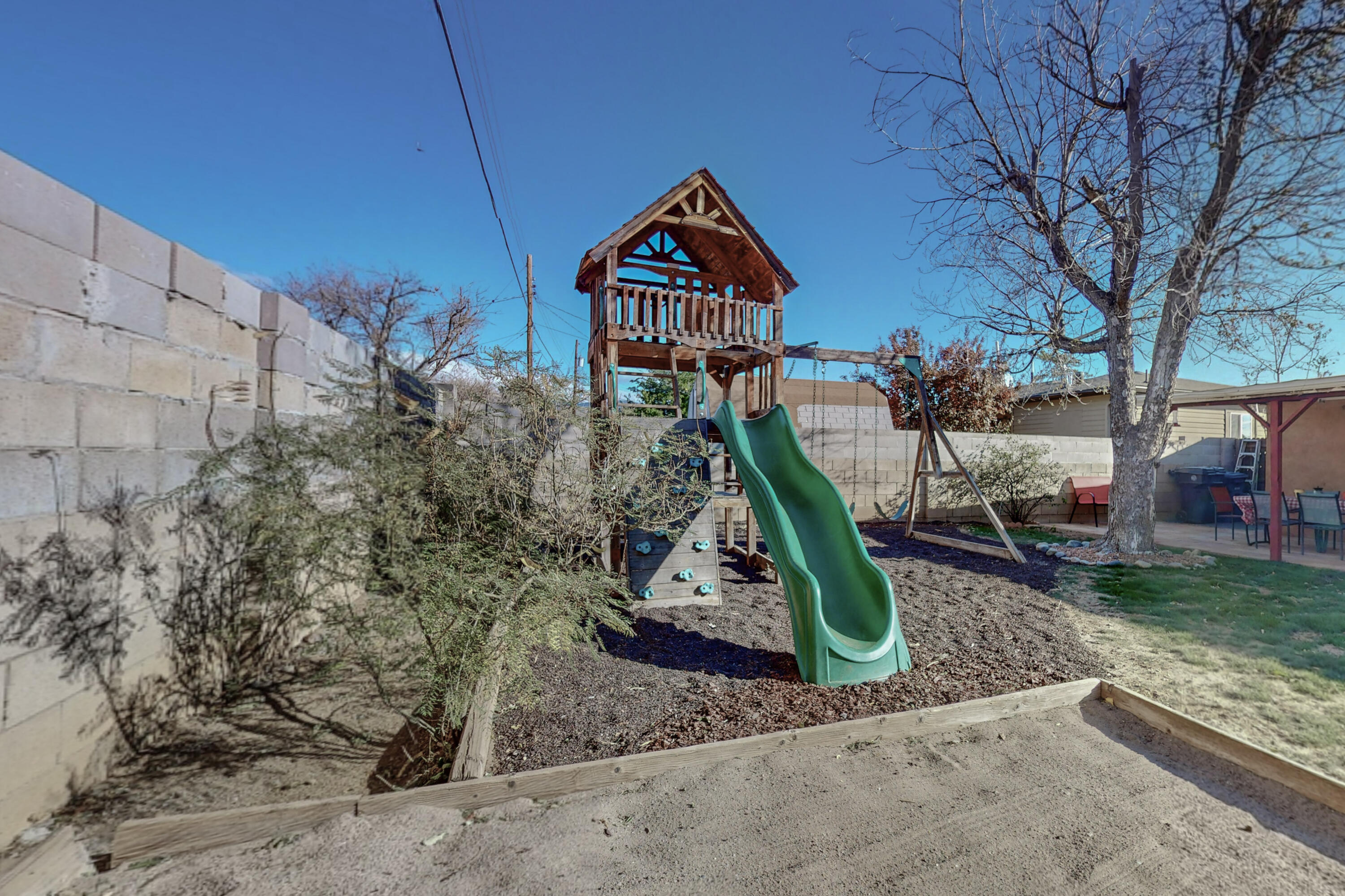 9017 Phoenix Avenue NE