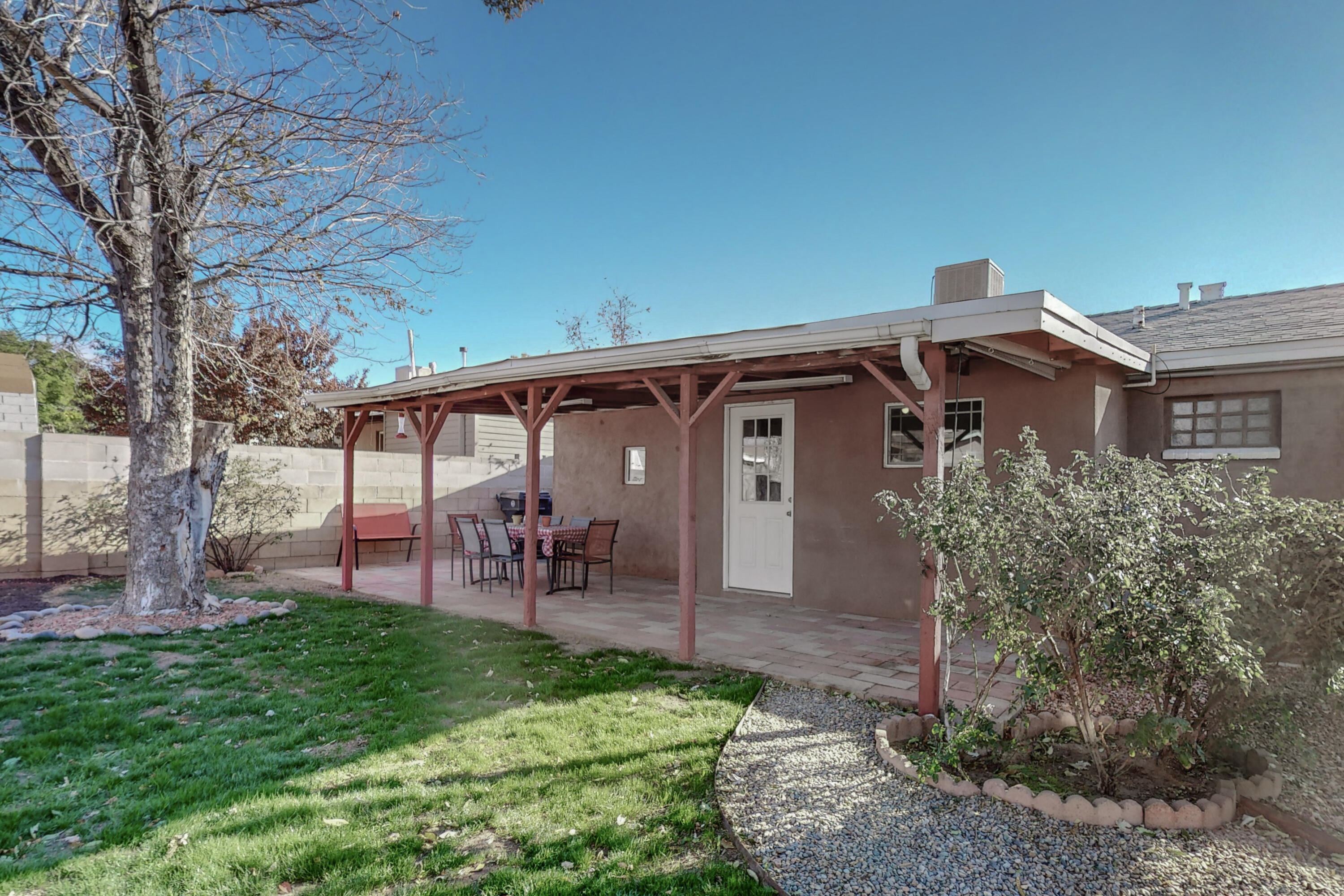 9017 Phoenix Avenue NE