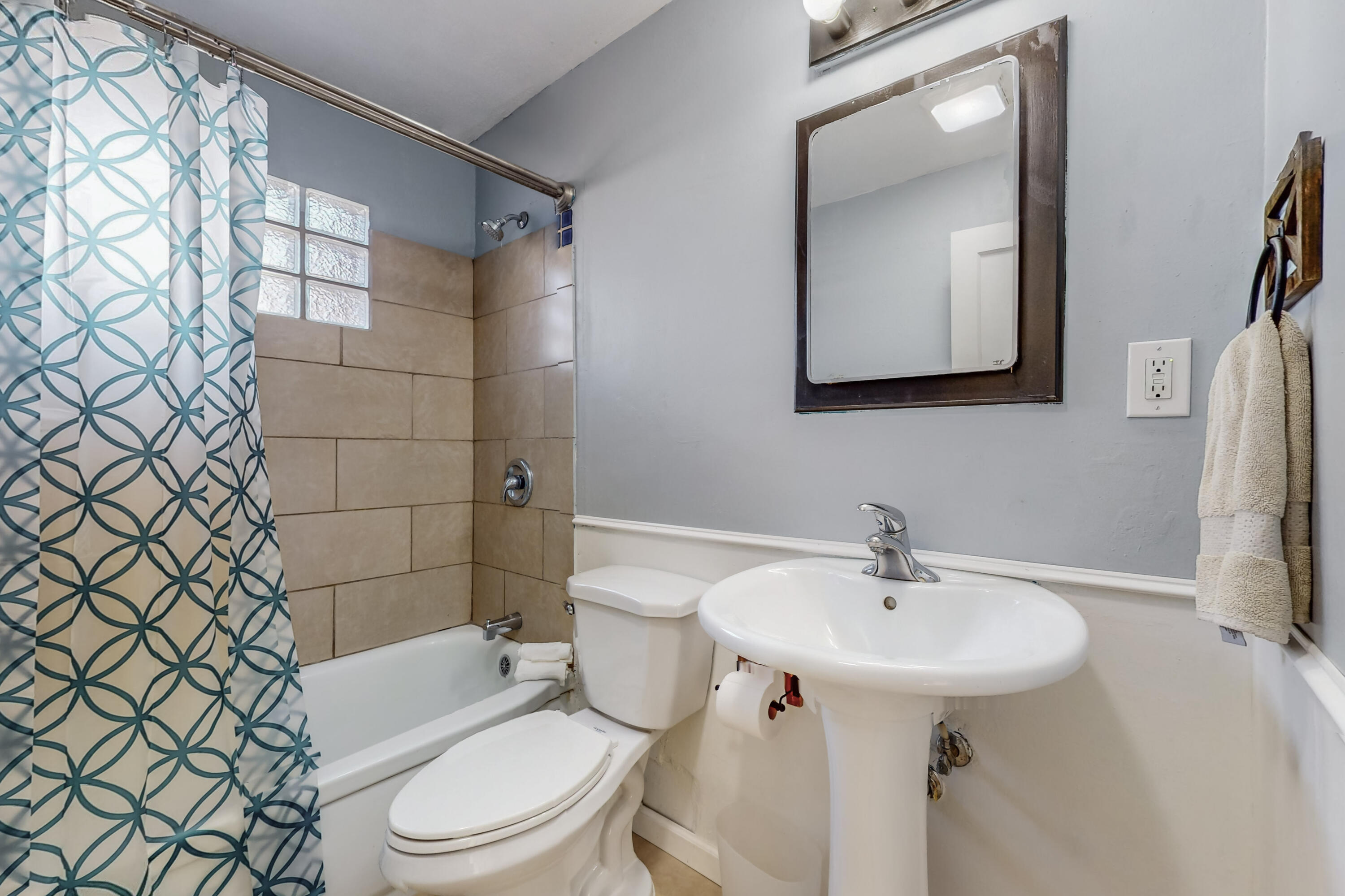 9017 Phoenix Avenue NE