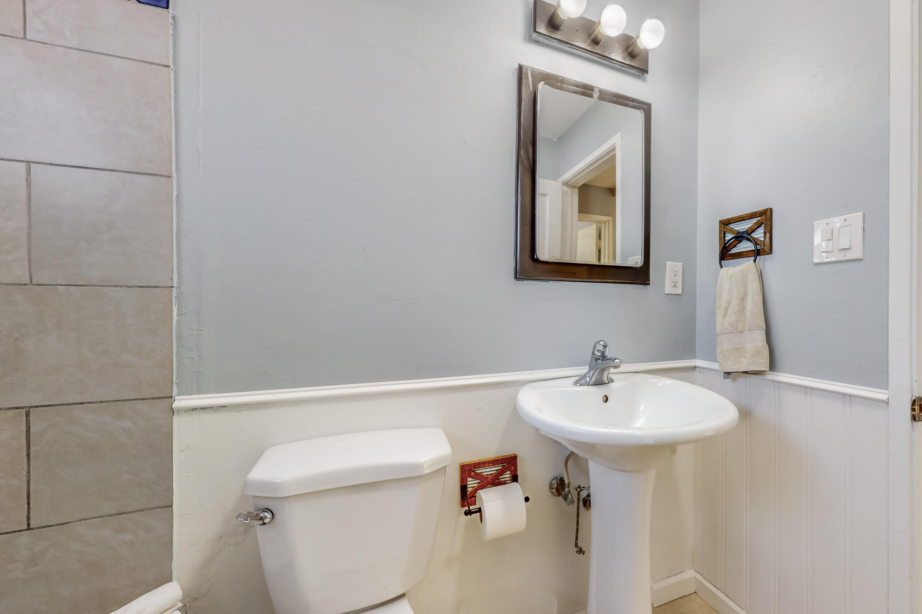 9017 Phoenix Avenue NE