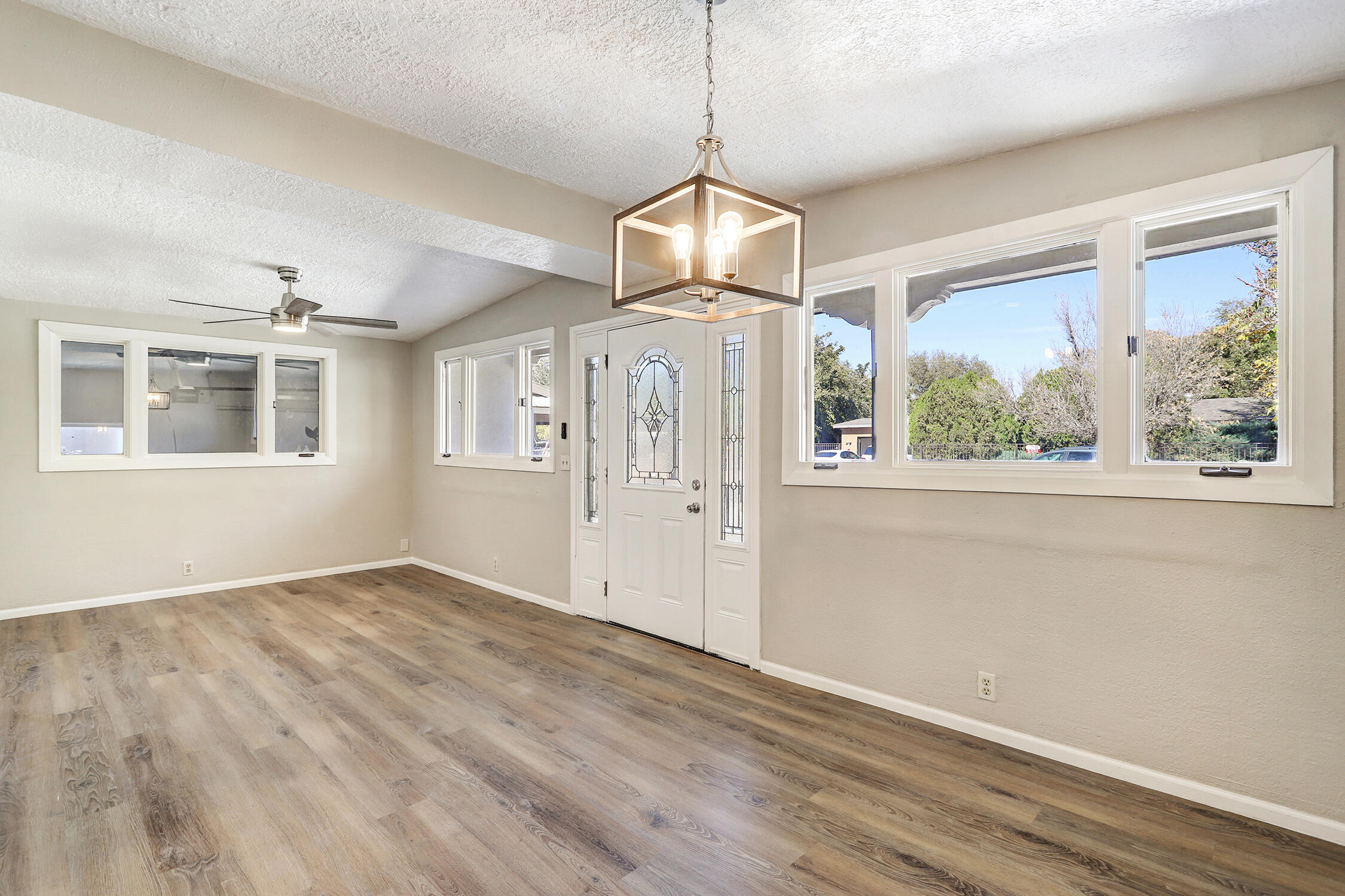 1907 Isleta Boulevard SW 6