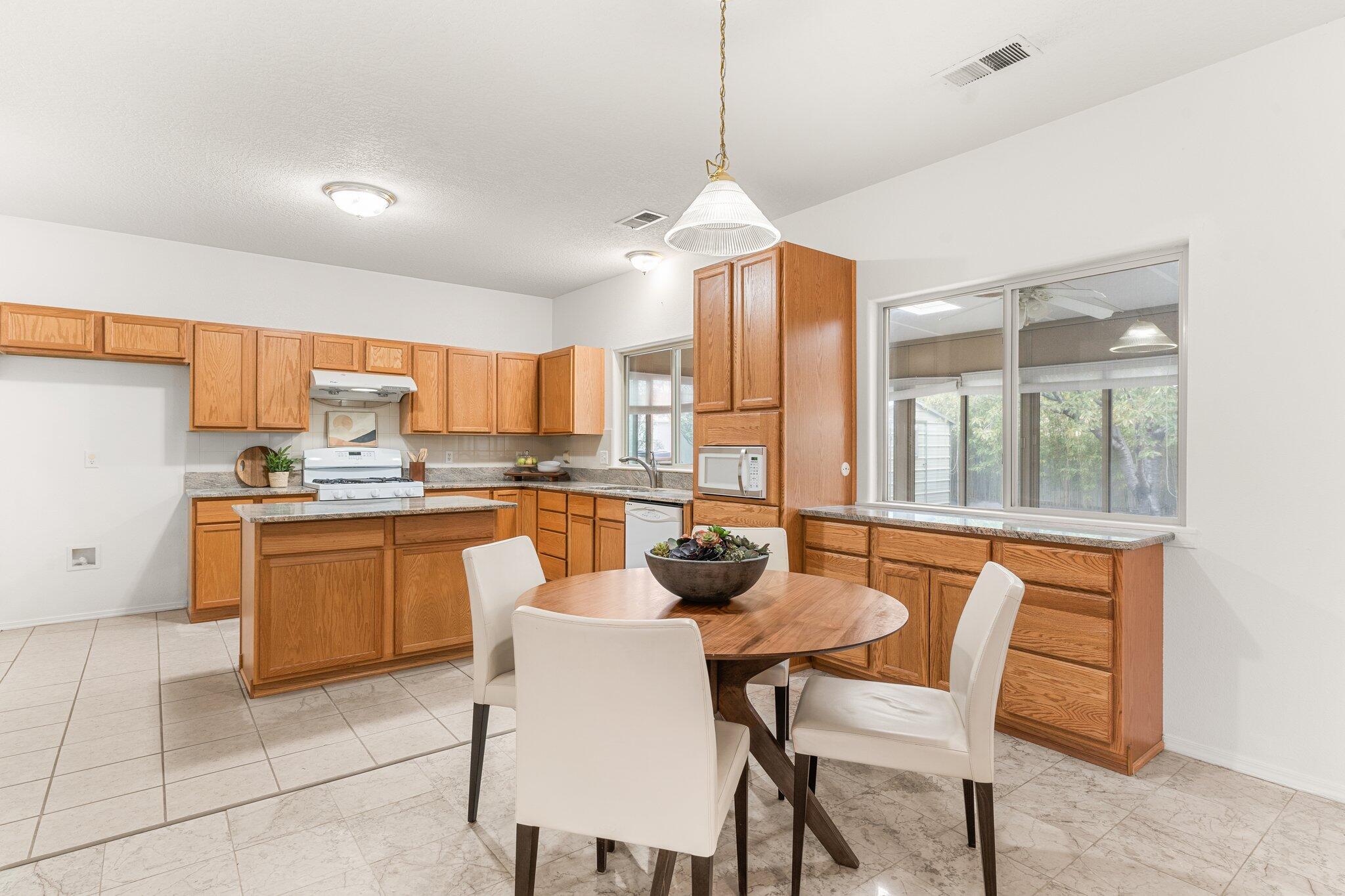 205 Glenridge Park Lane NE