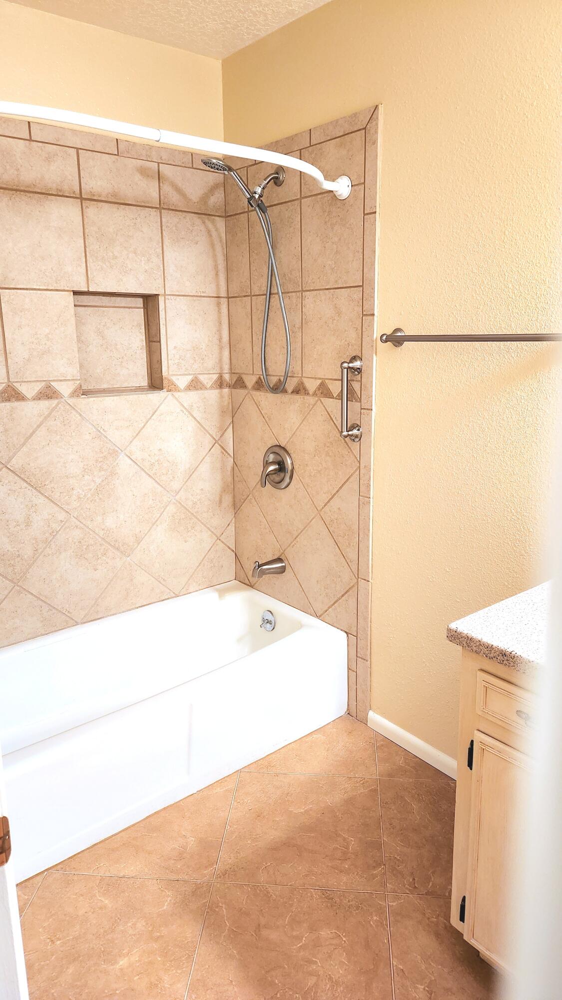 10417 Karen Avenue NE