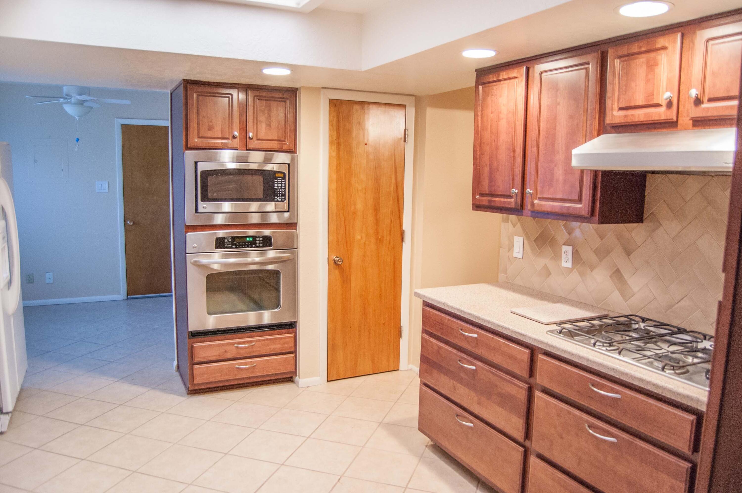 10417 Karen Avenue NE