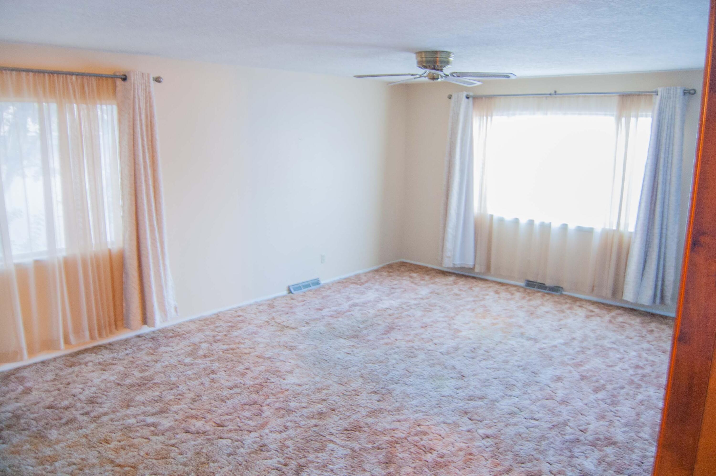 10417 Karen Avenue NE