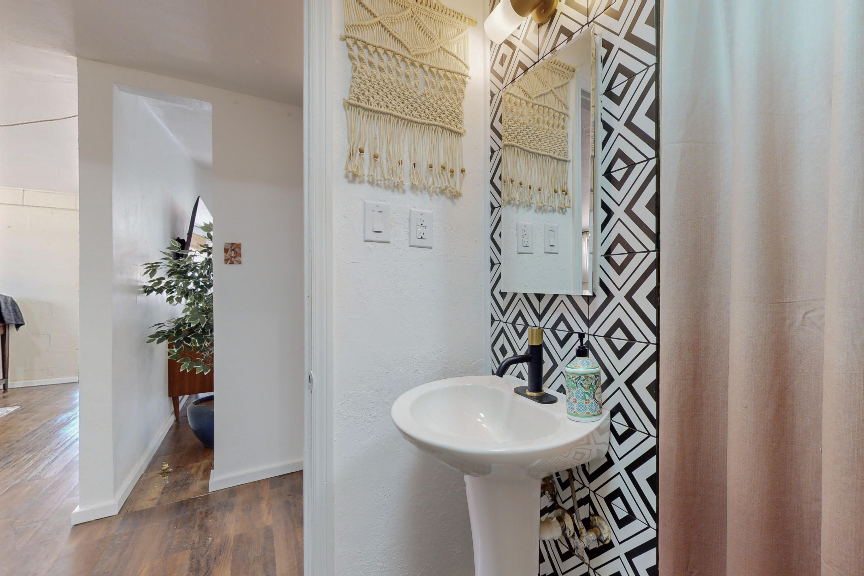 1816 Elizabeth Street NE