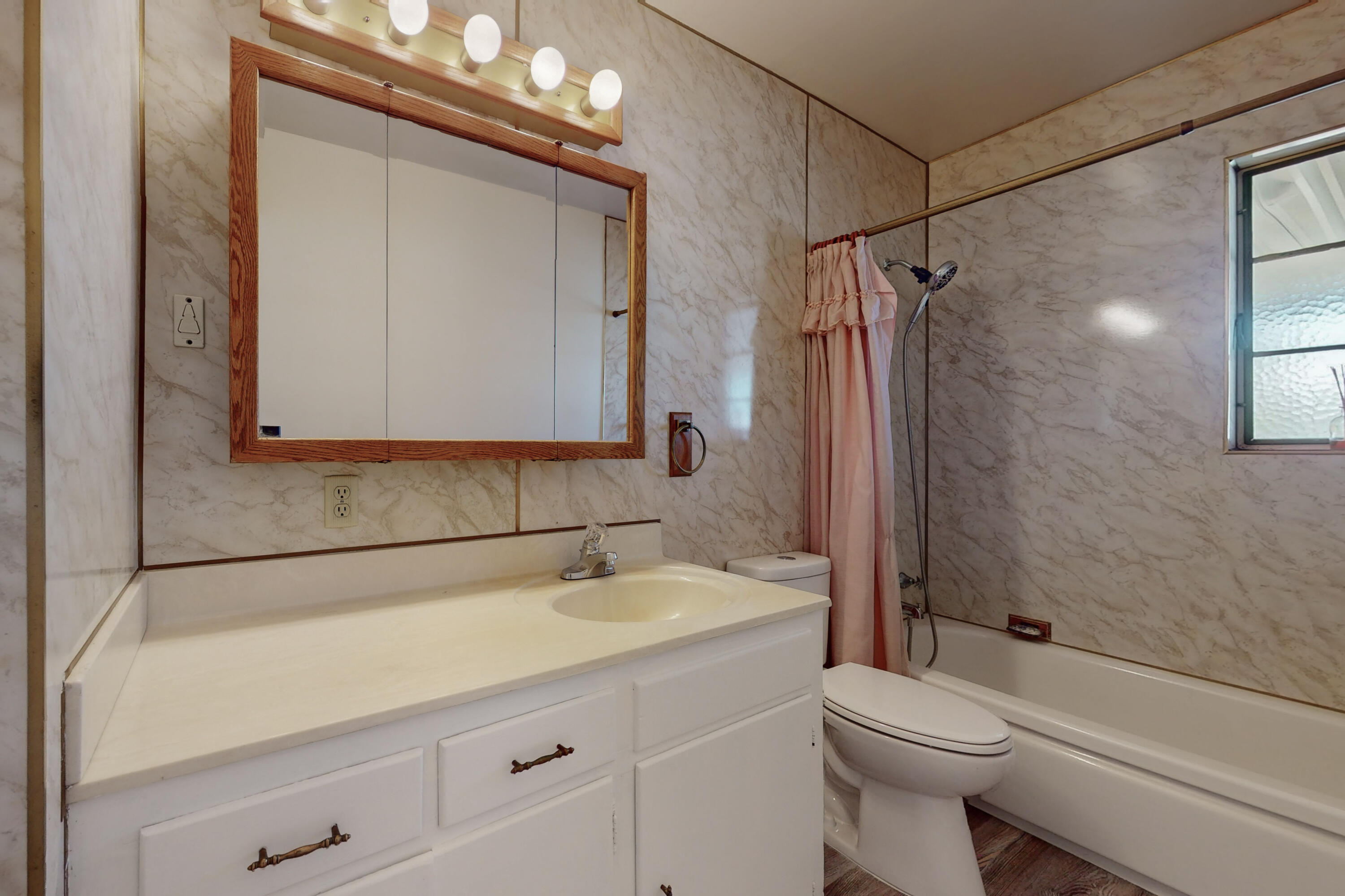 2115 Vermont Street NE