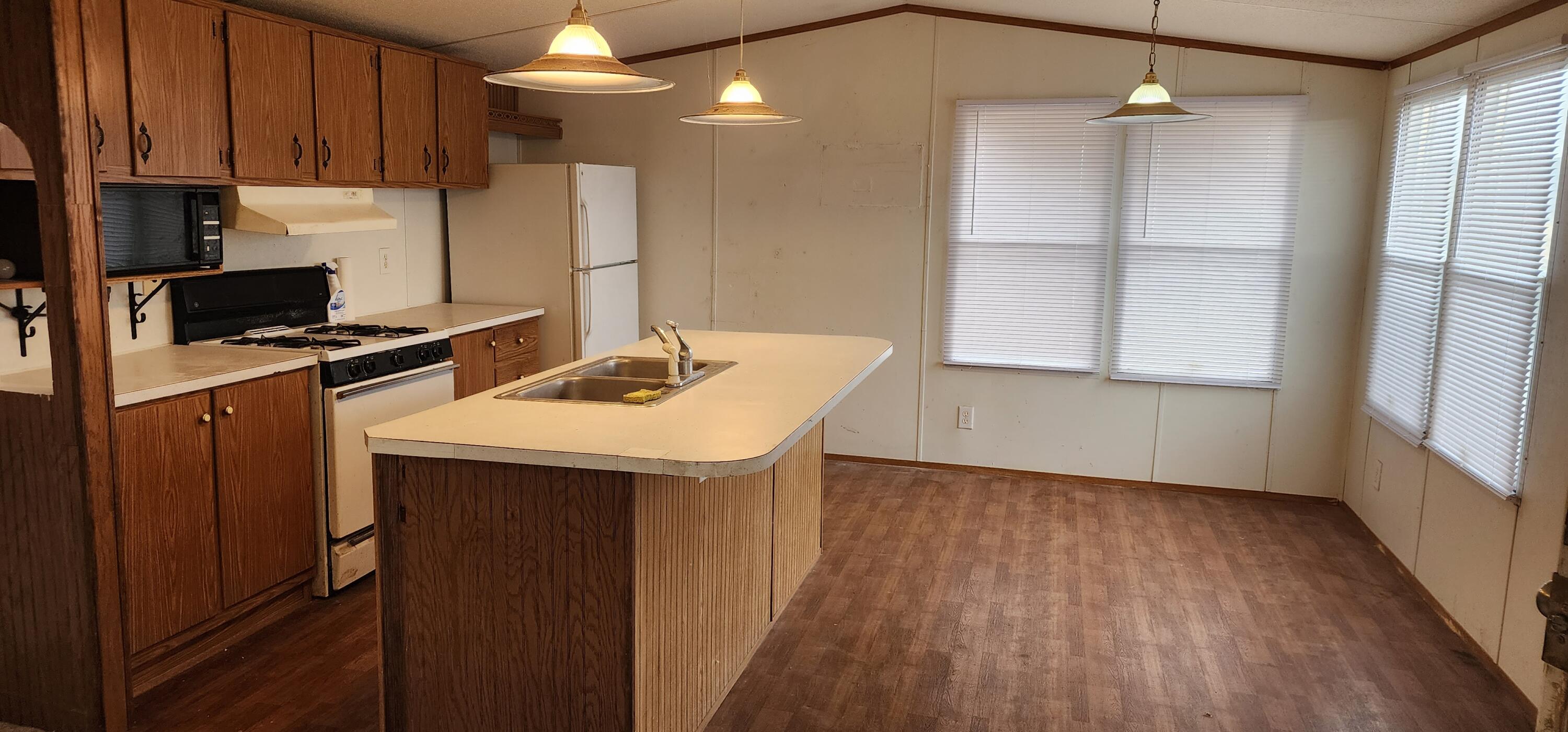 983 County Line Road