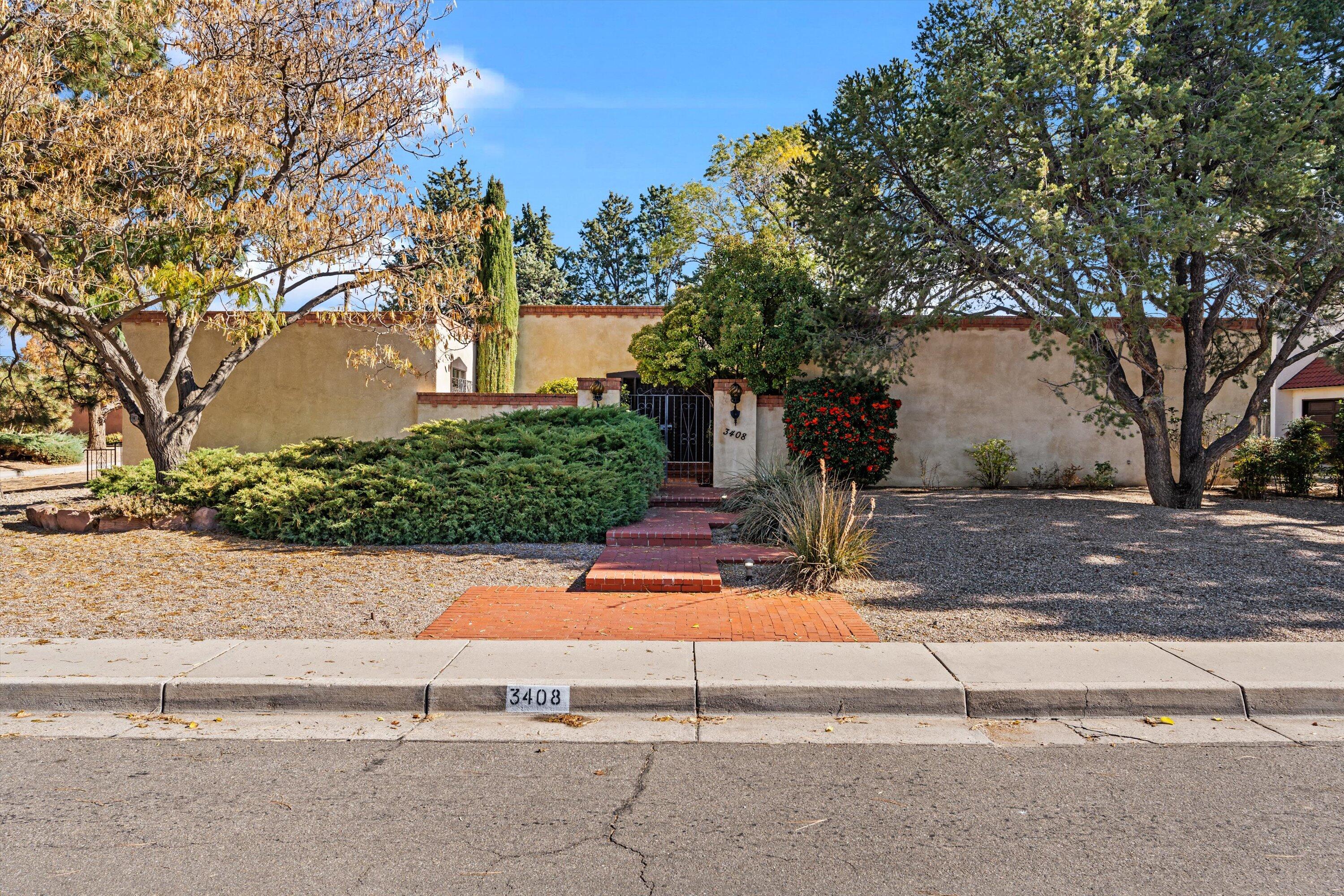 3408 La Sala Del Este NE