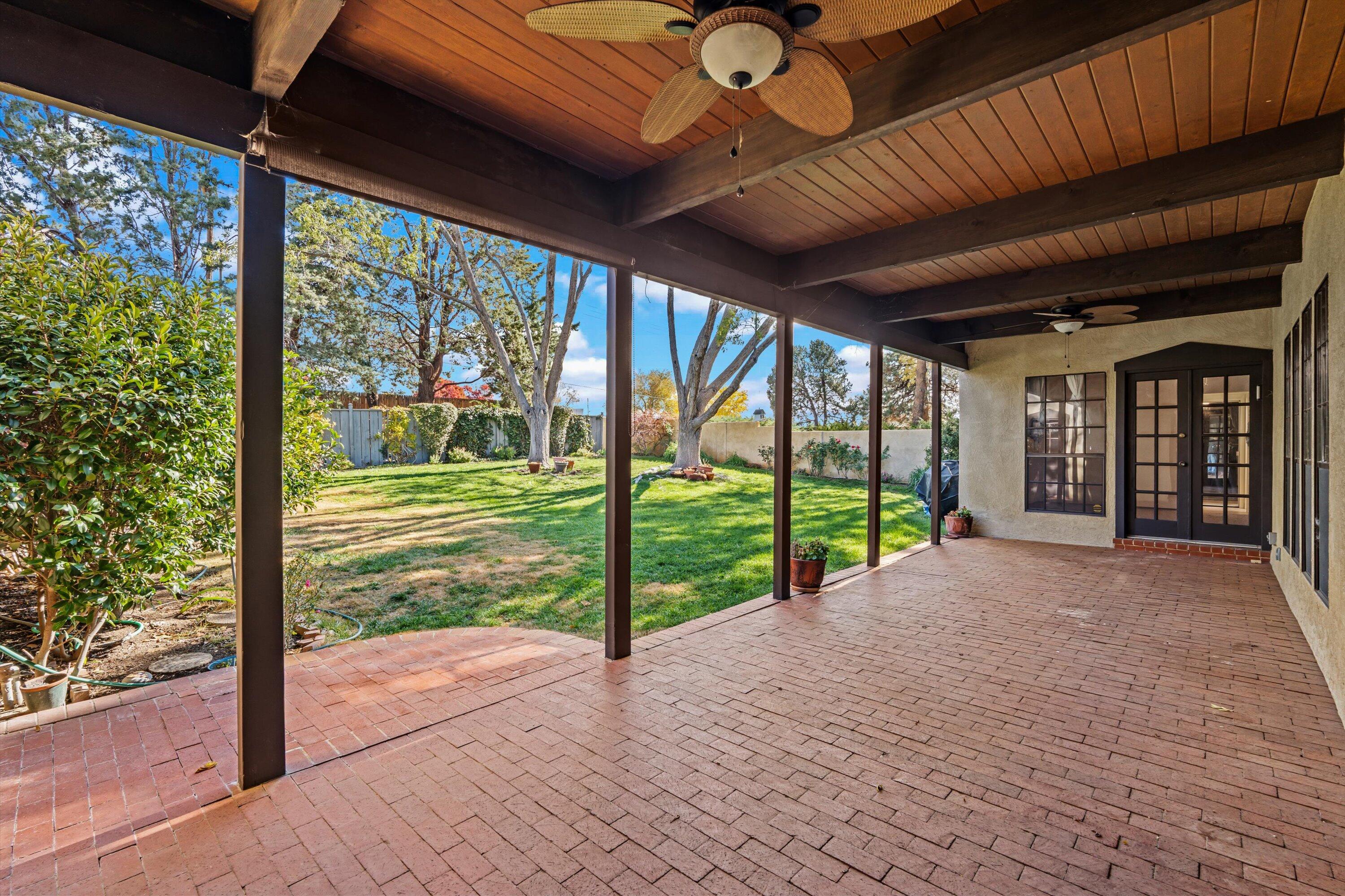 3408 La Sala Del Este NE