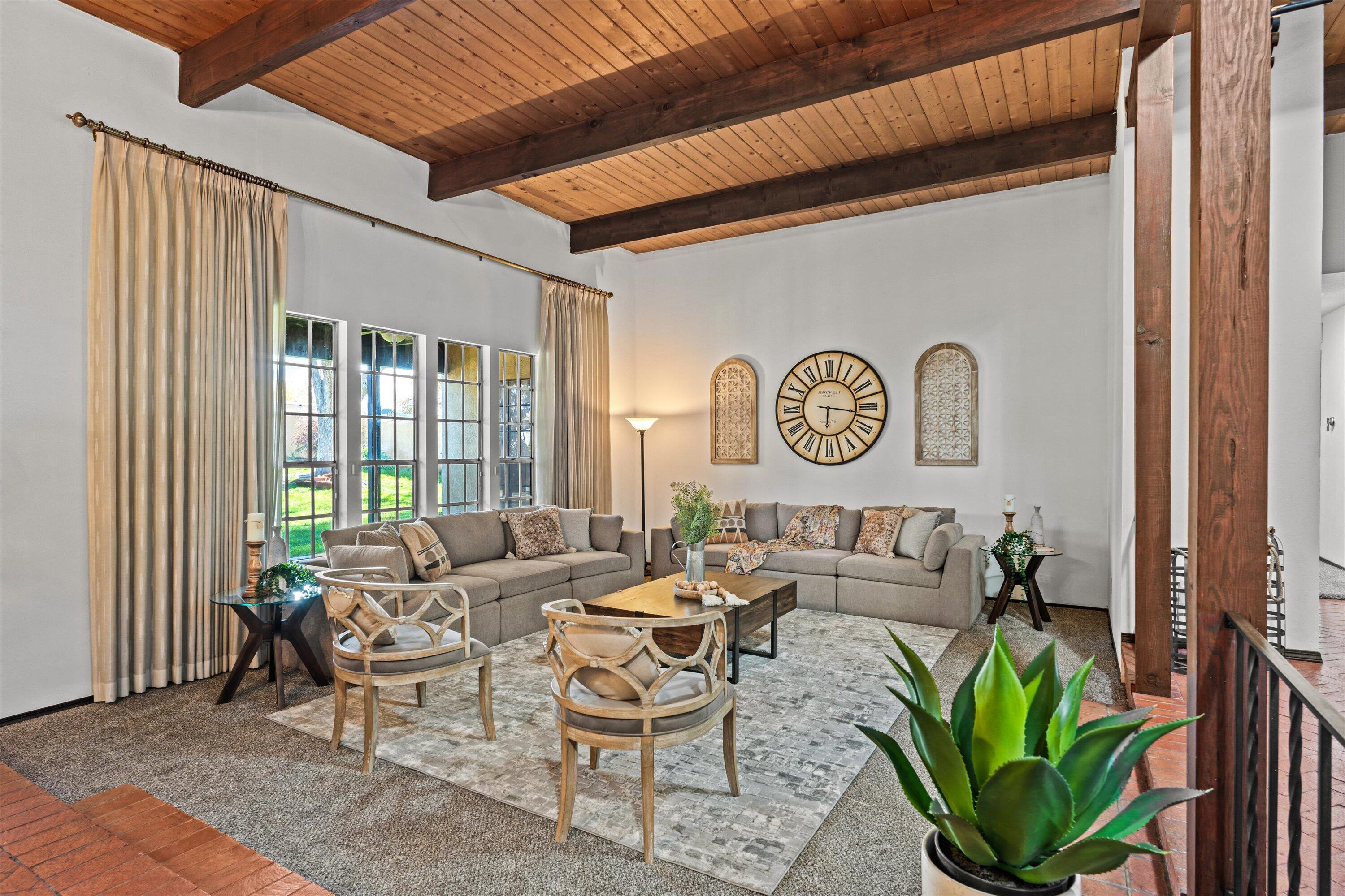 3408 La Sala Del Este NE