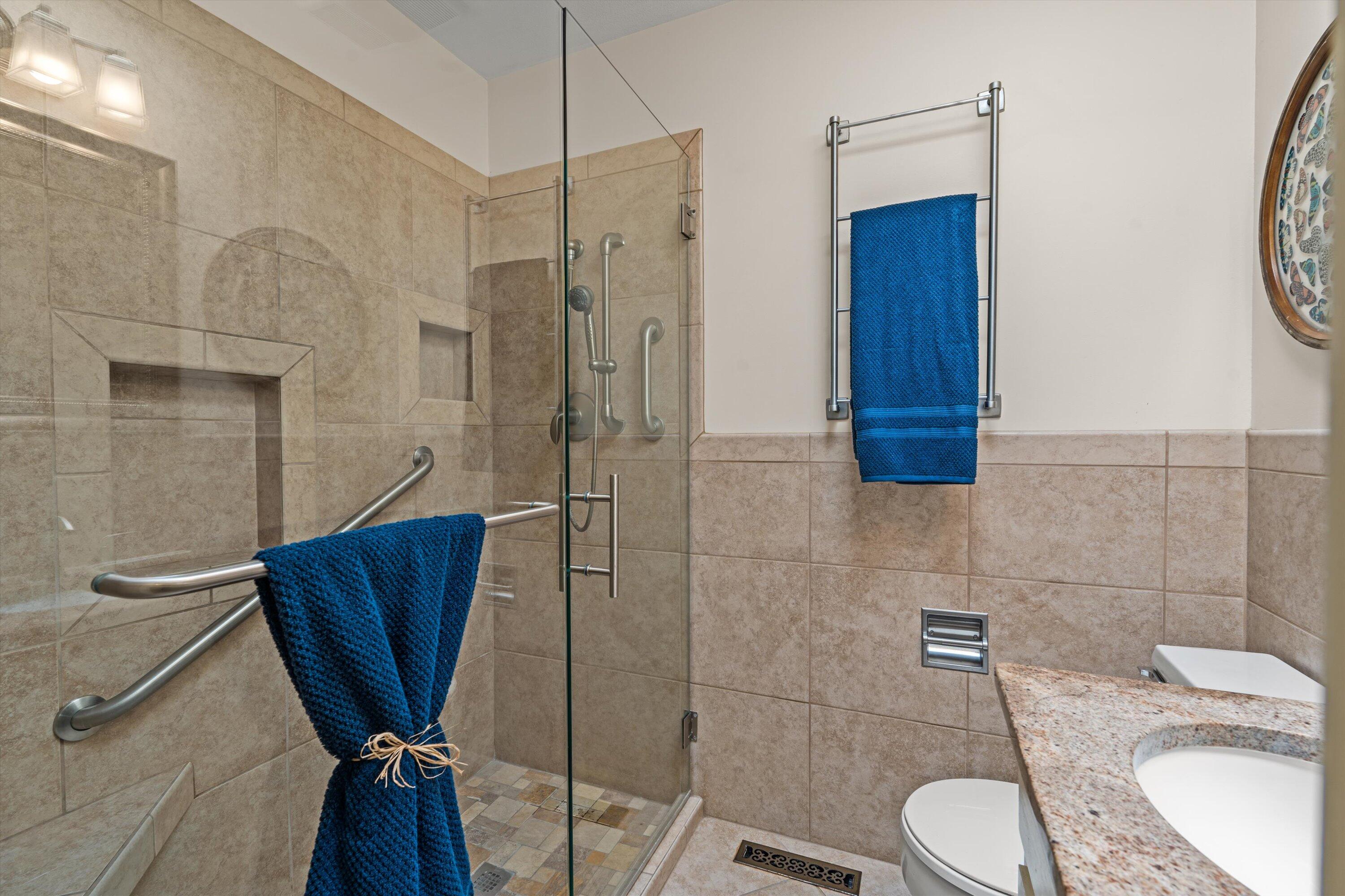 3408 La Sala Del Este NE