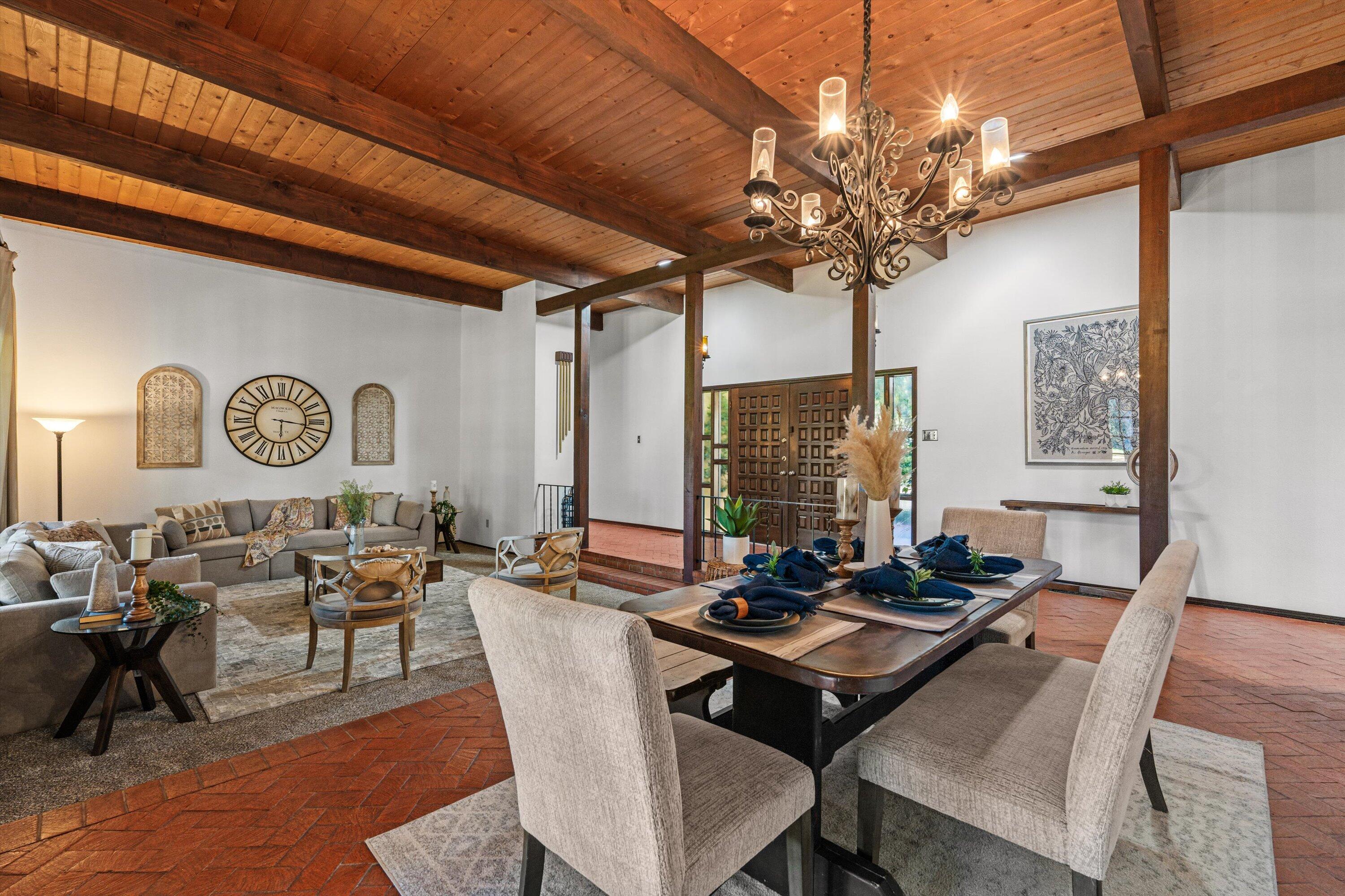 3408 La Sala Del Este NE