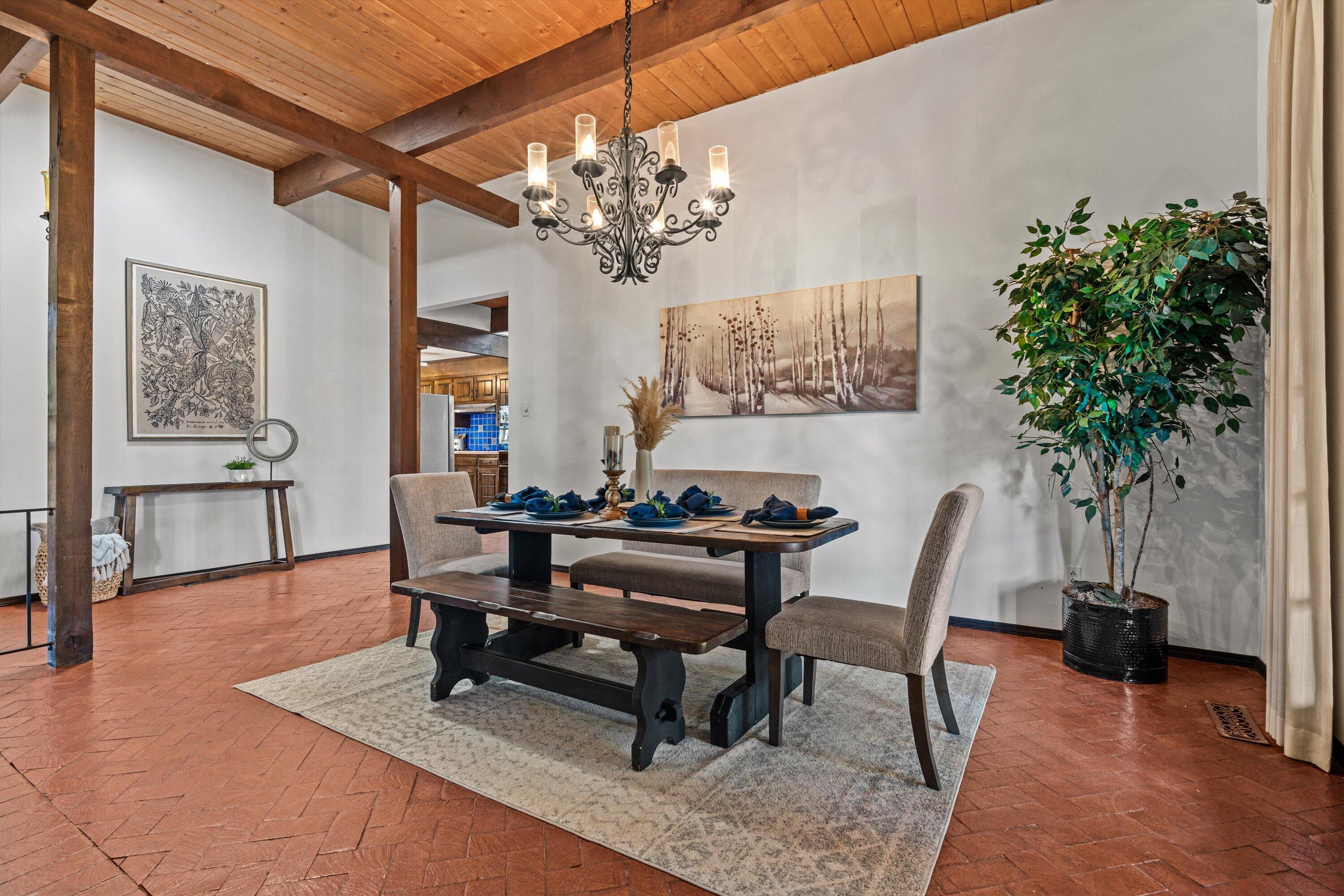 3408 La Sala Del Este NE