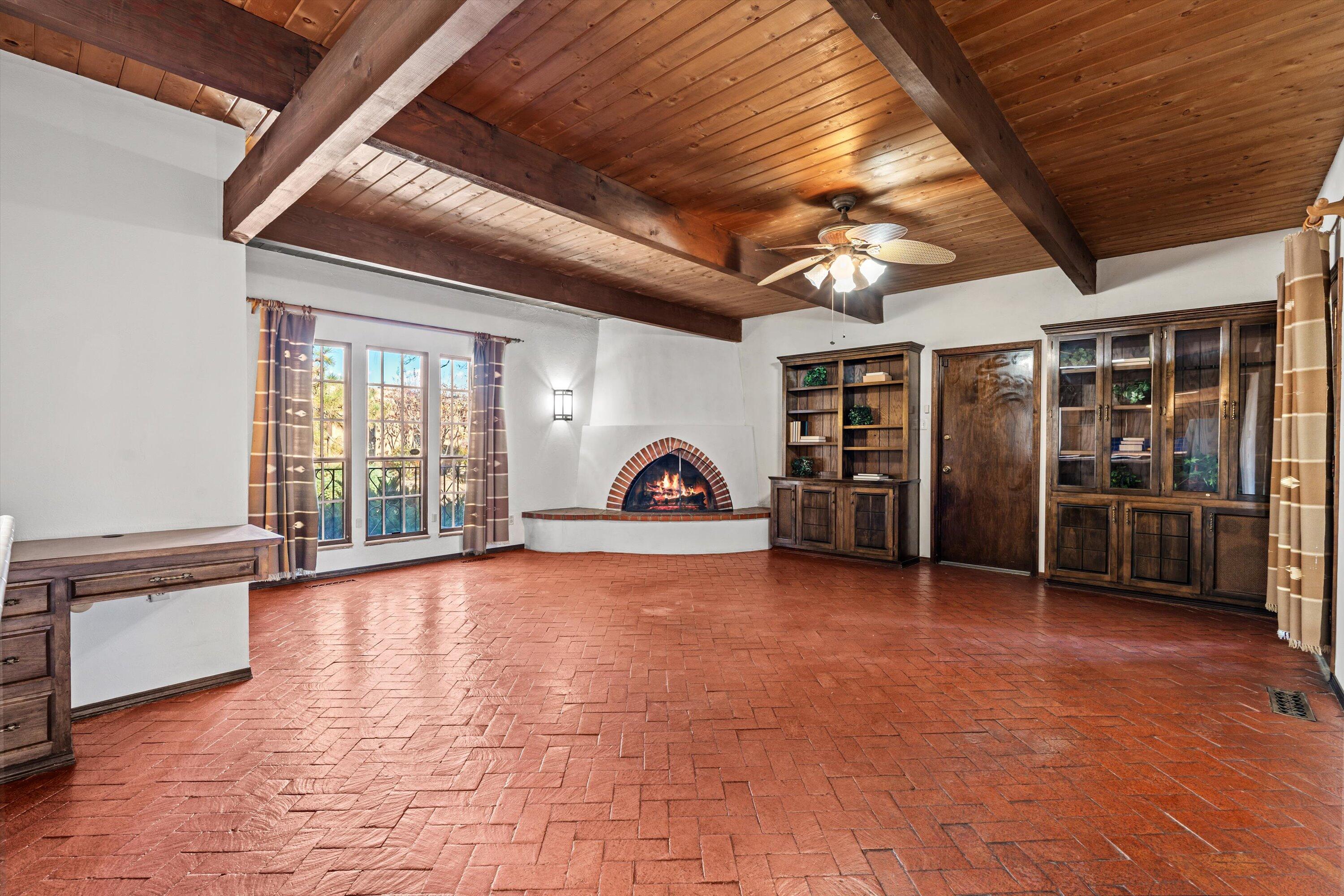 3408 La Sala Del Este NE