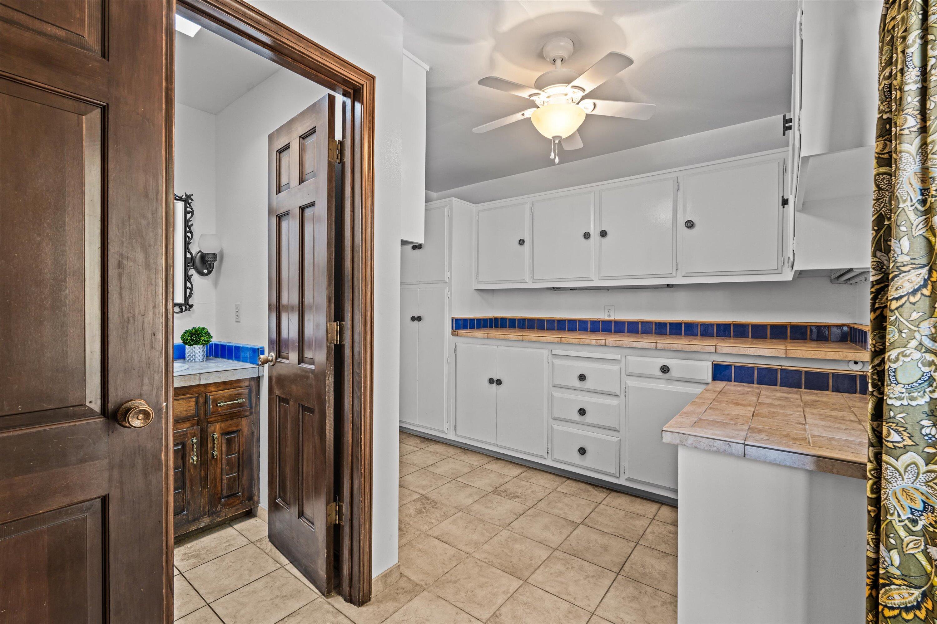 3408 La Sala Del Este NE