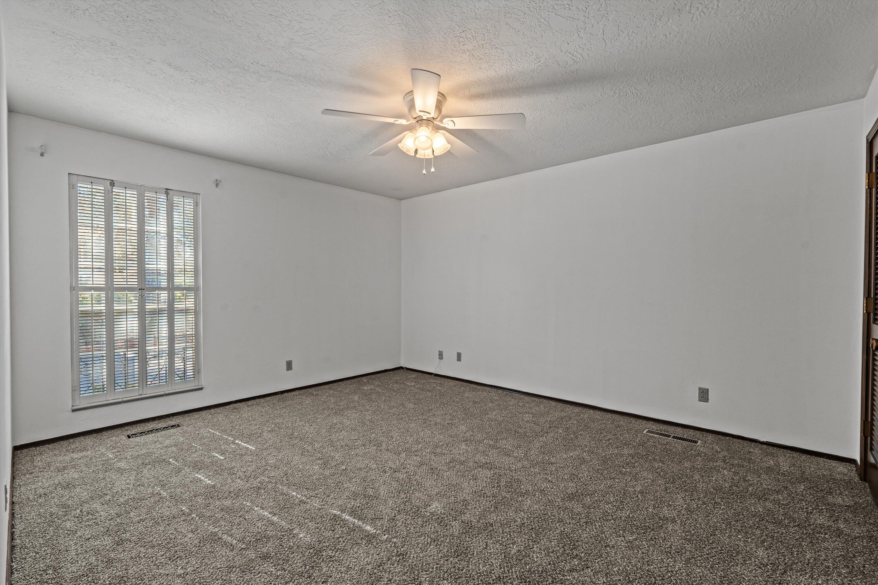 3408 La Sala Del Este NE